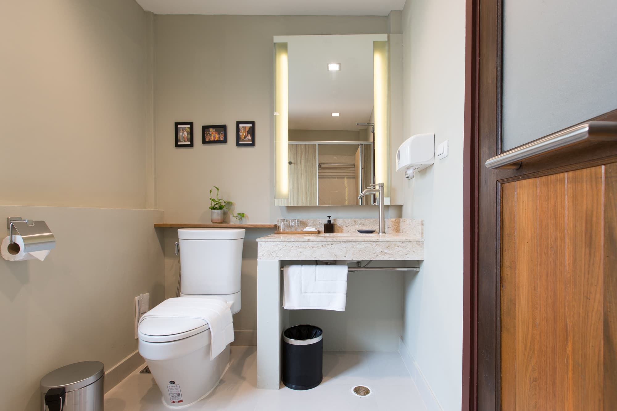 Prince Theatre Heritage Stay Hostel - Silom