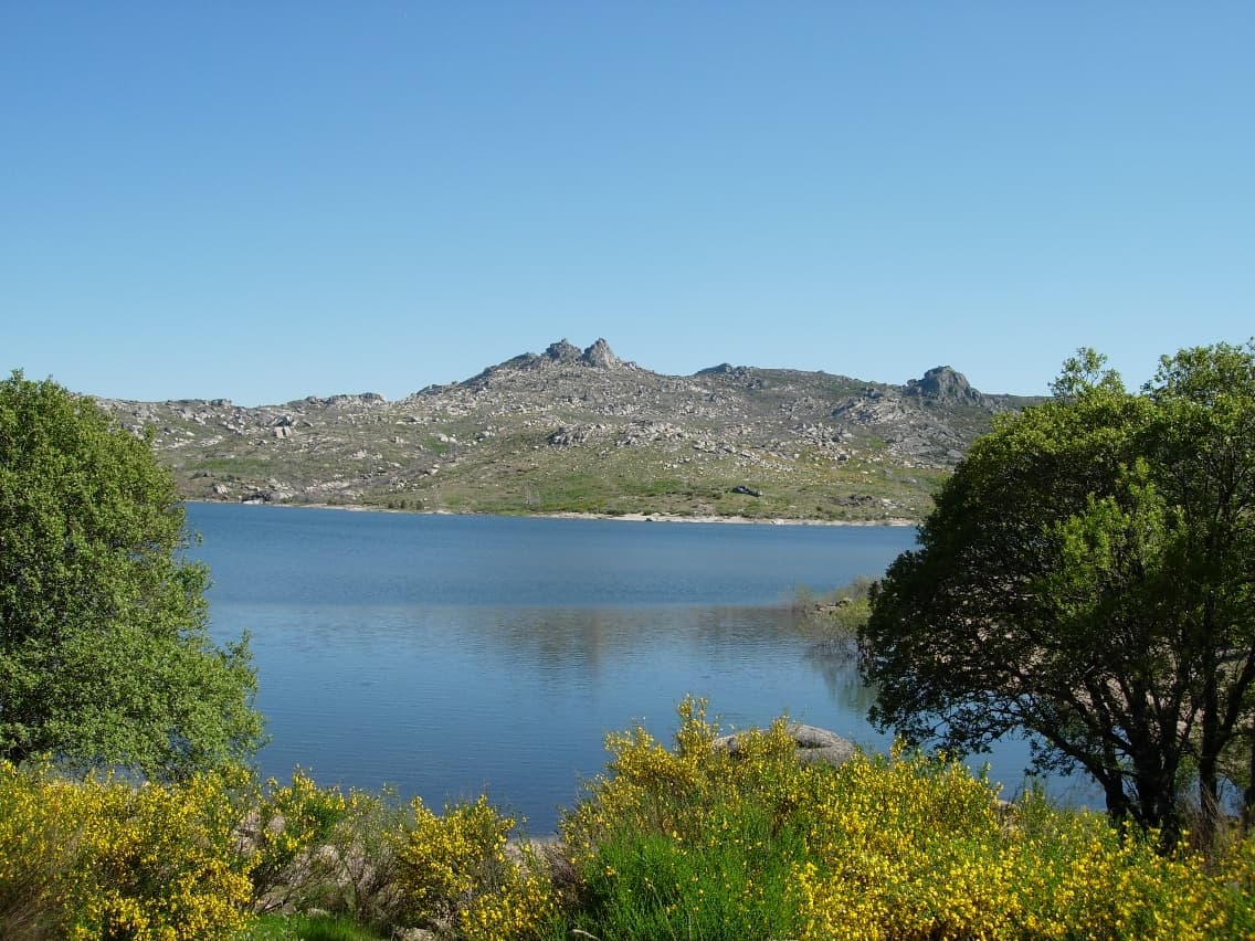 Casa das Penhas Douradas, Beach