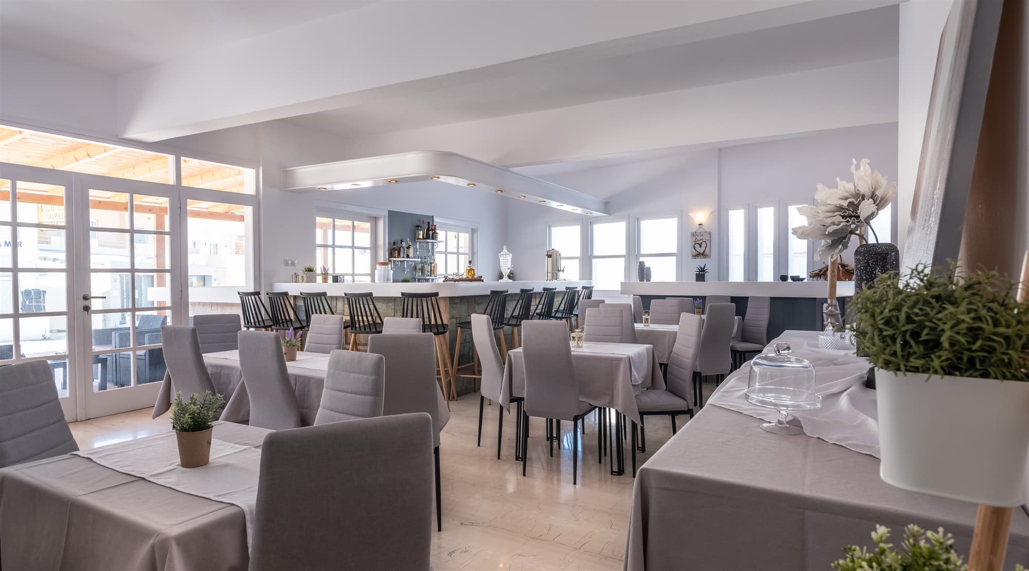 Pasiphae Hotel, Restaurant