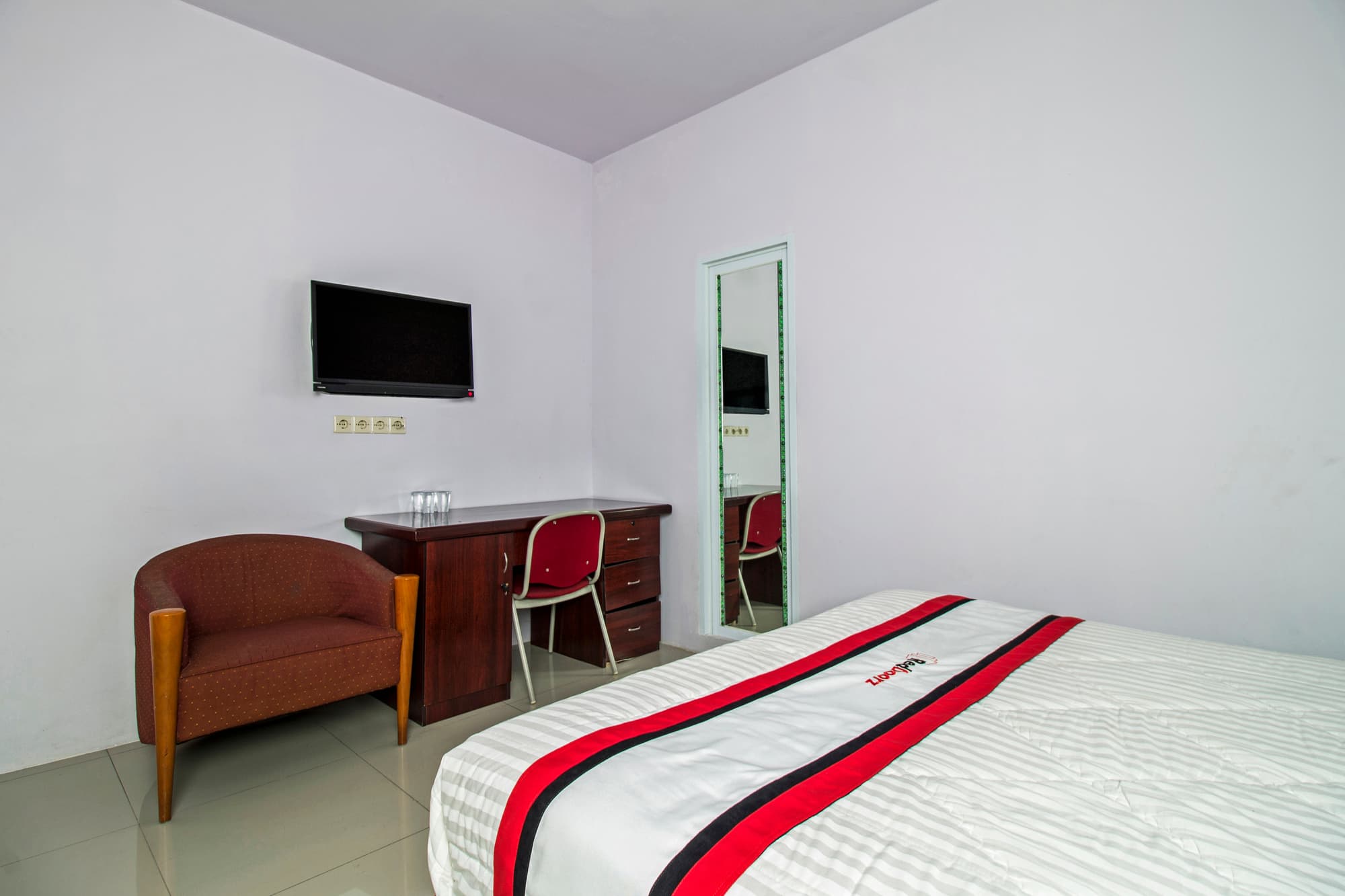 RedDoorz Plus @ Guntur Raya Setiabudi