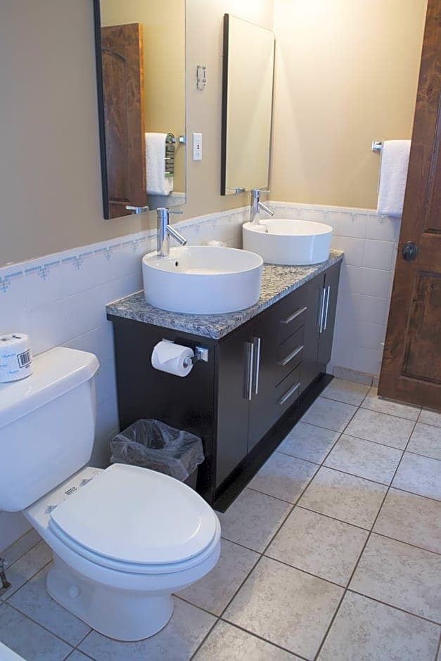 Aspen Village Inn, General view