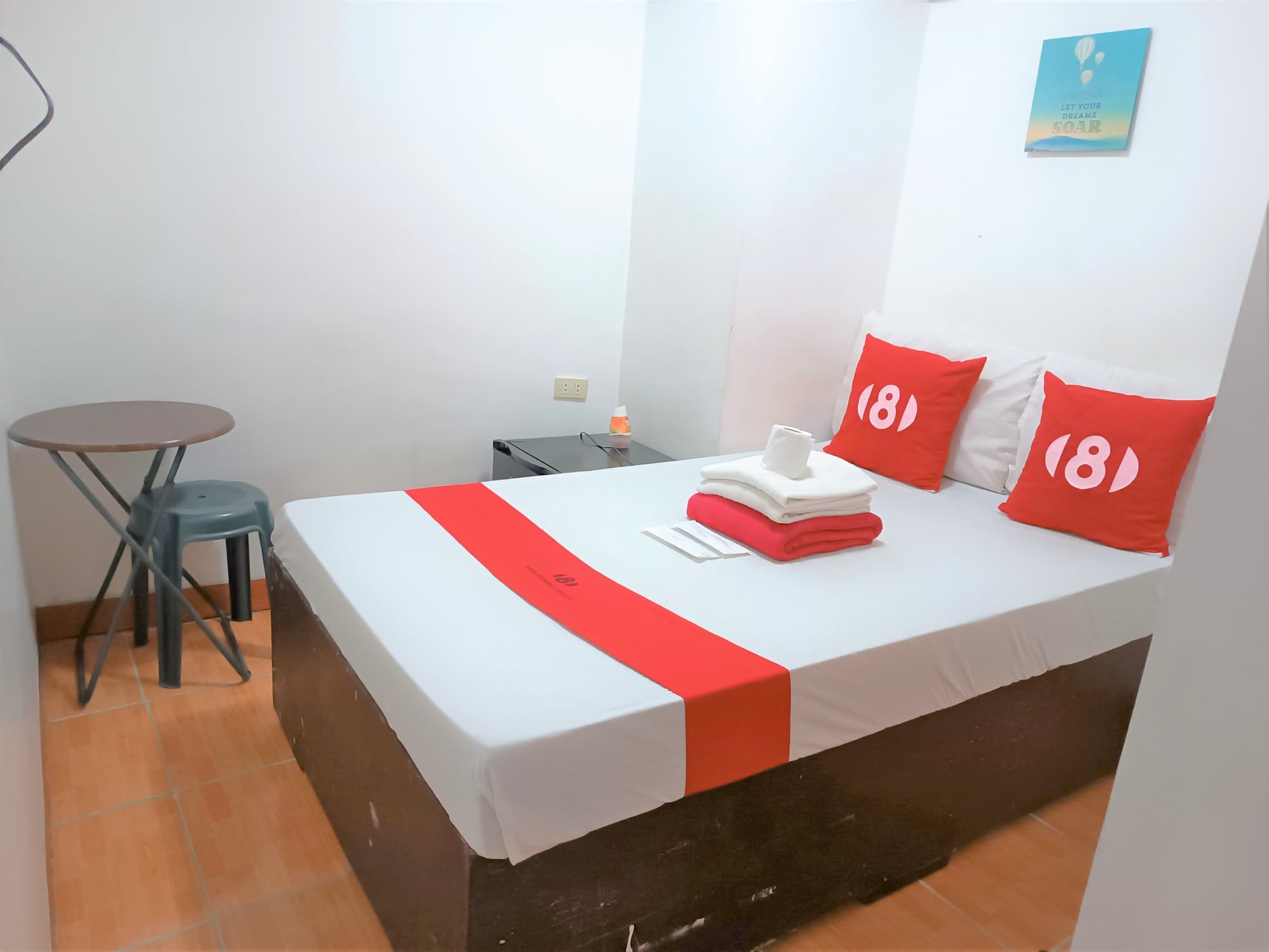 8hostel