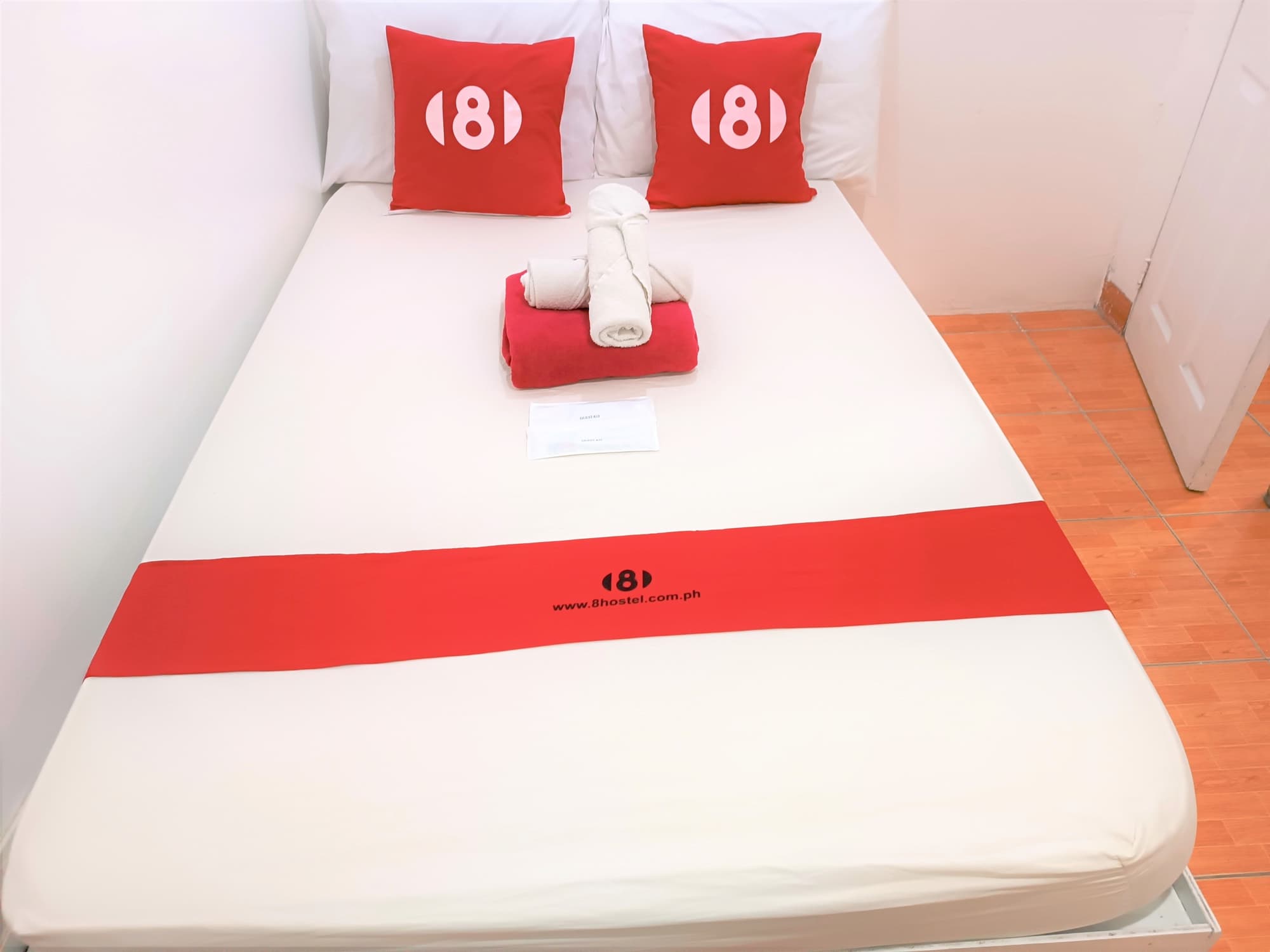 8hostel