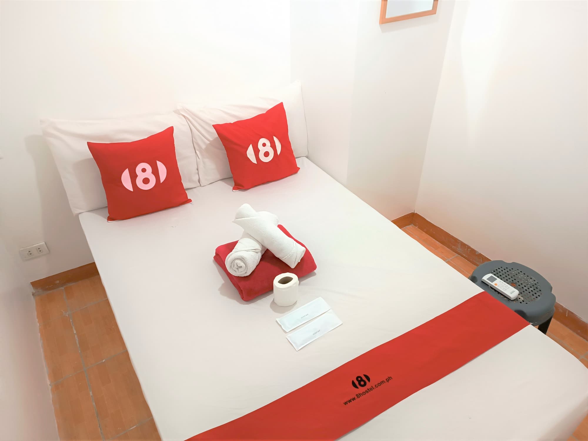 8hostel