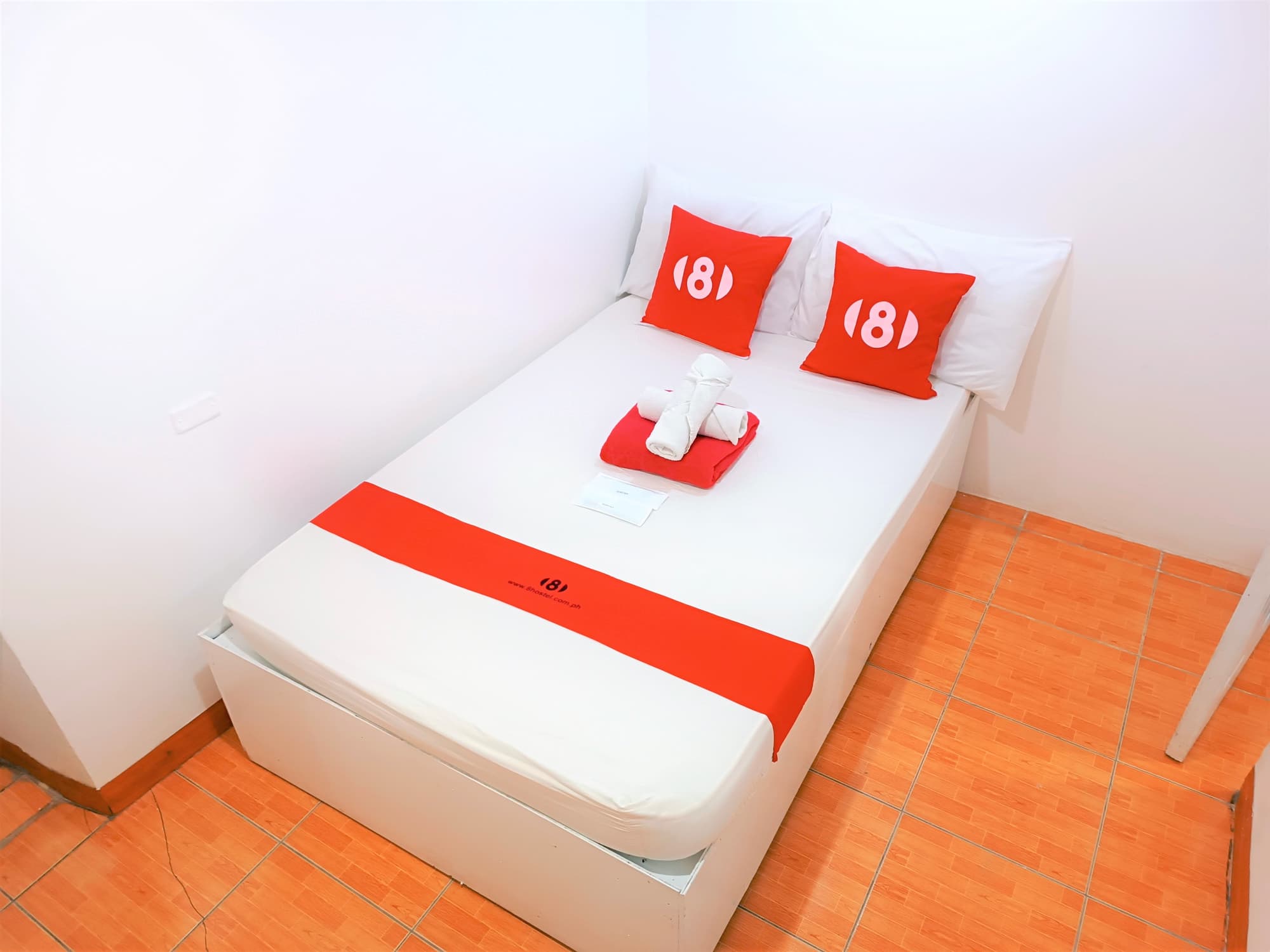 8hostel