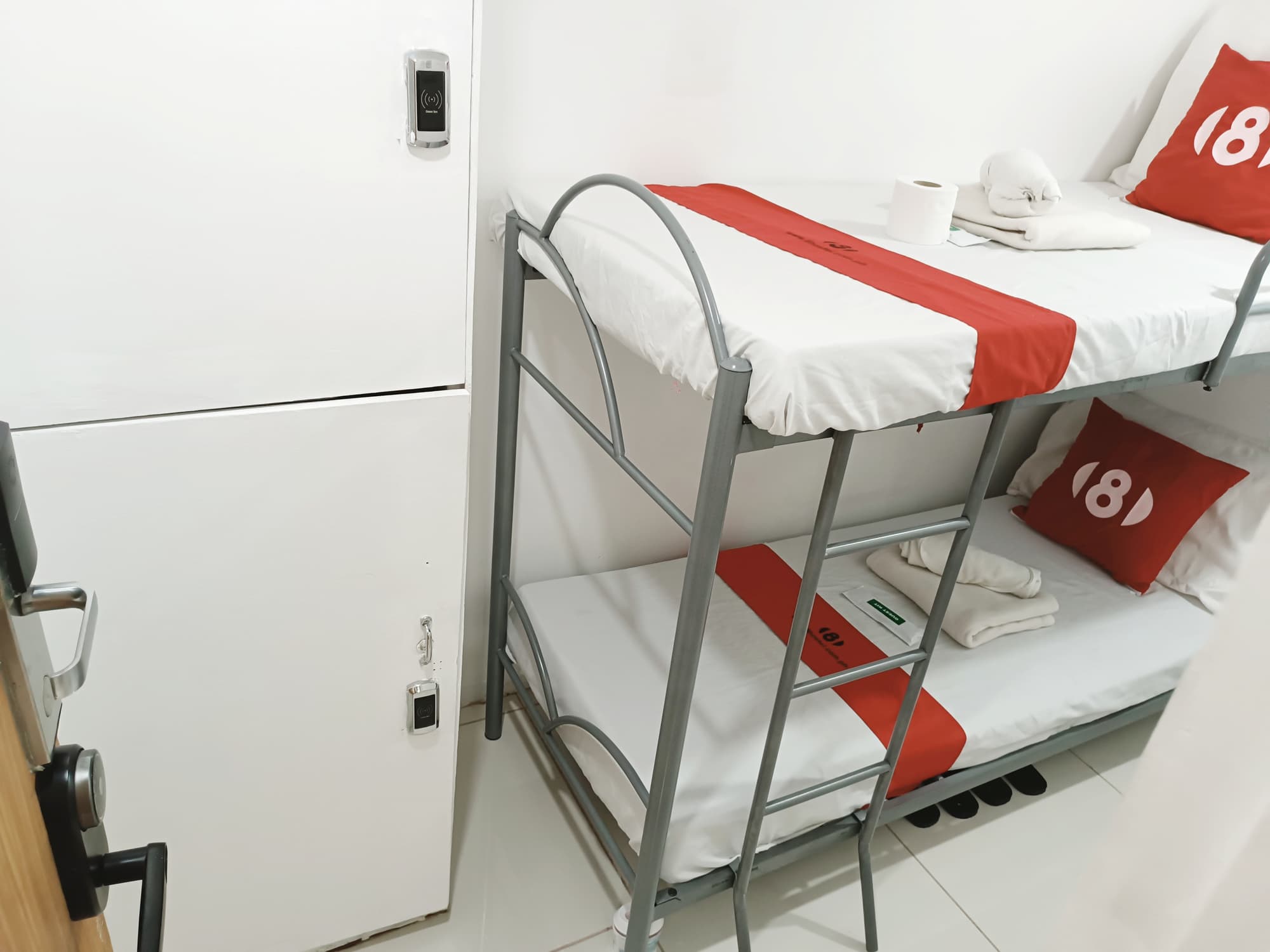 8hostel