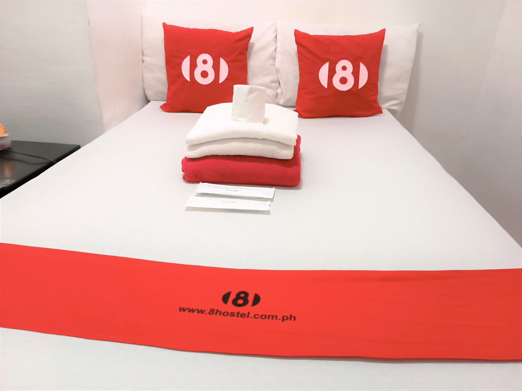 8hostel