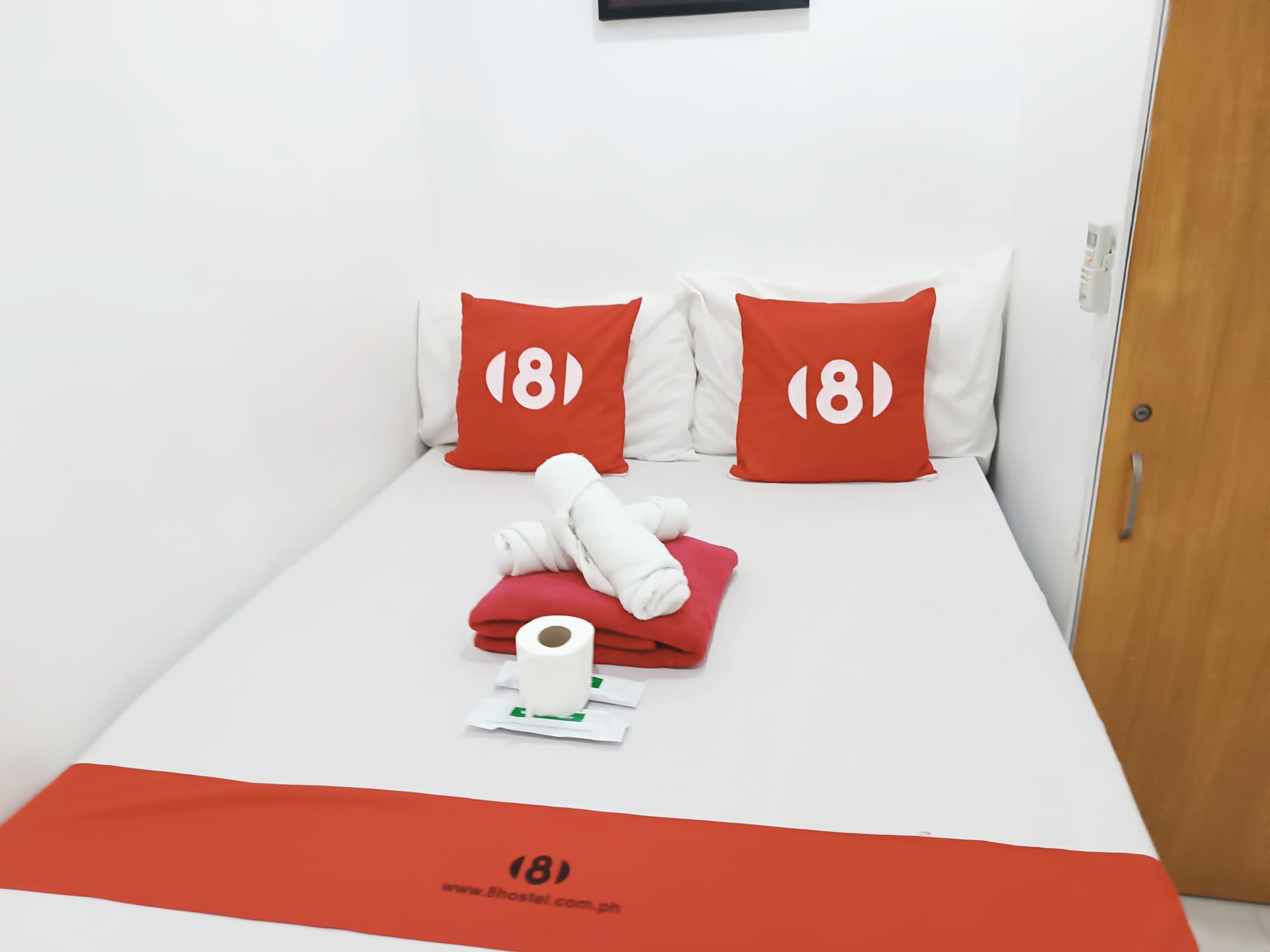 8hostel