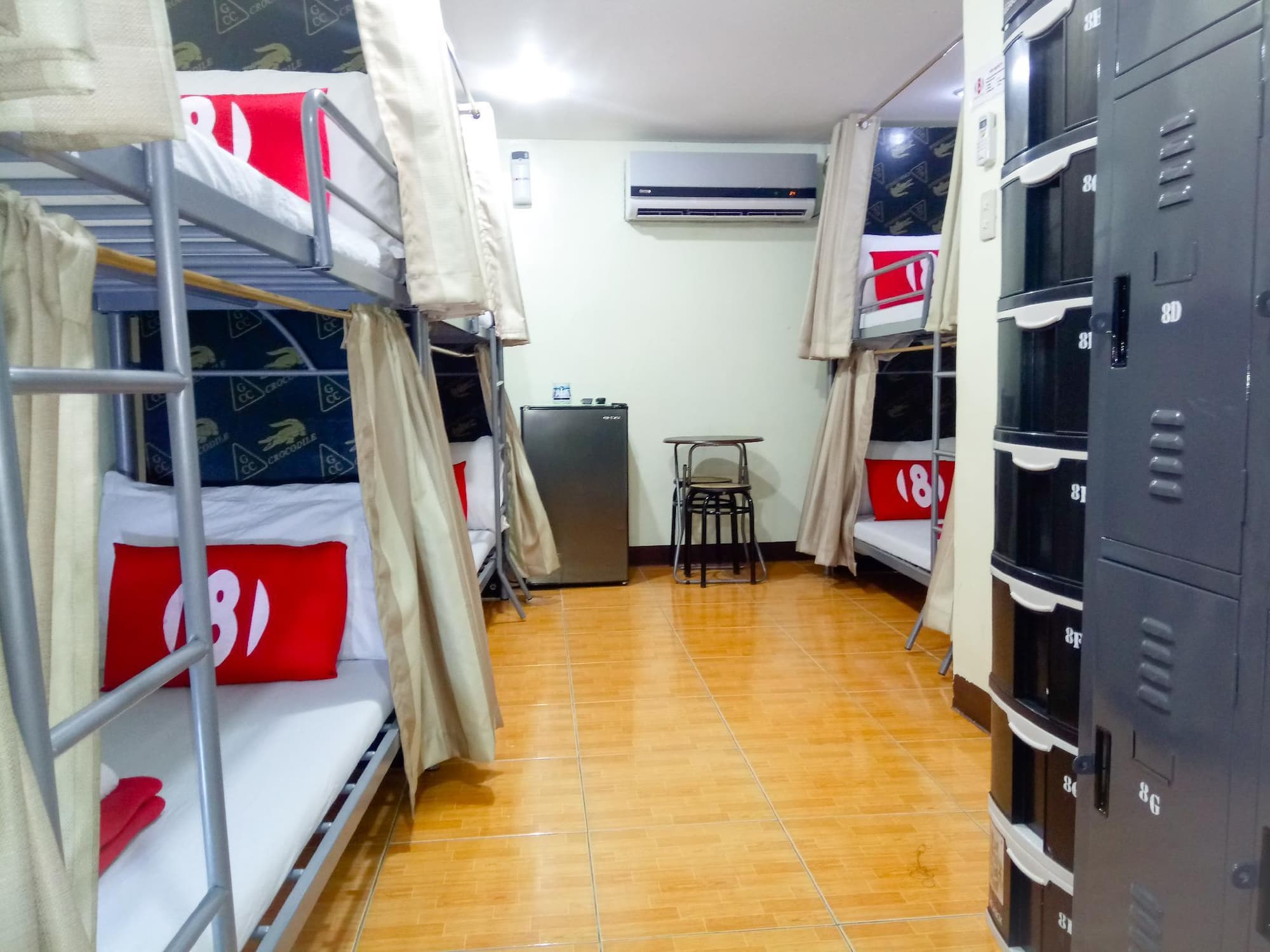 8hostel