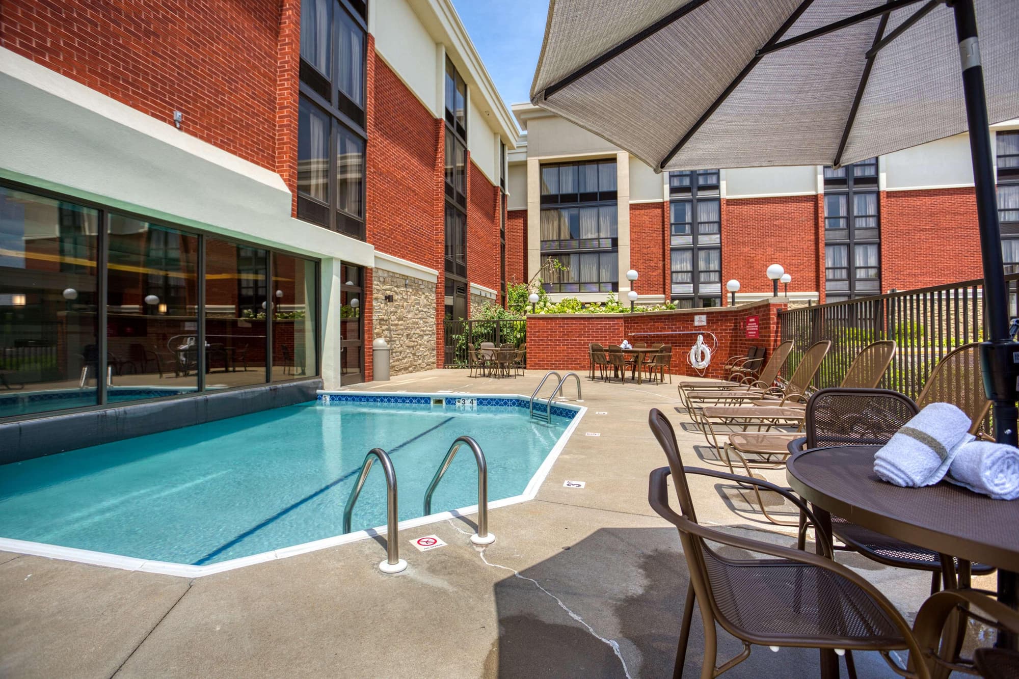 Drury Inn Suites St Louis Fairview Heights, Pool