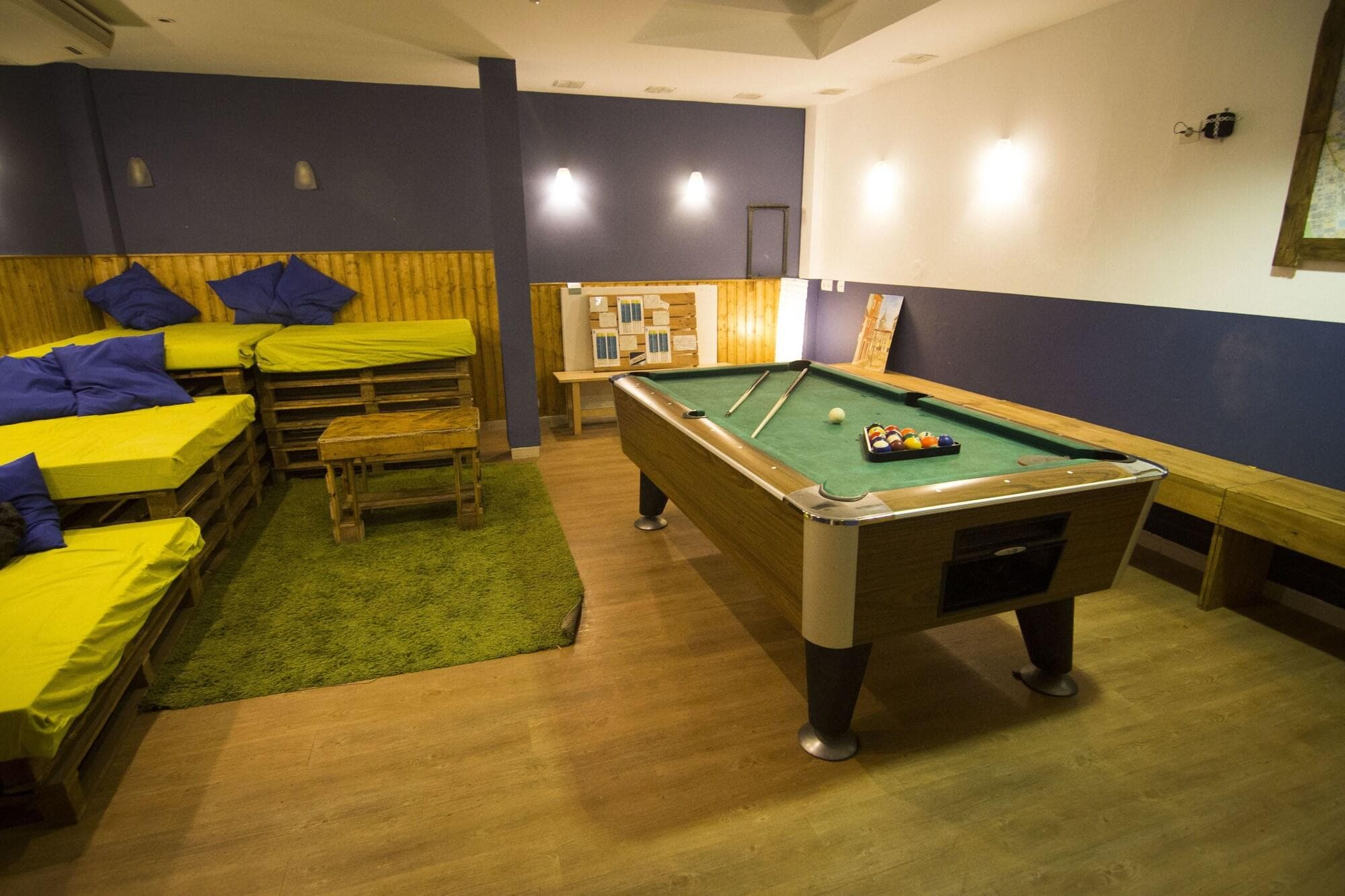 Hostel One Sants, Sports and Entertainment