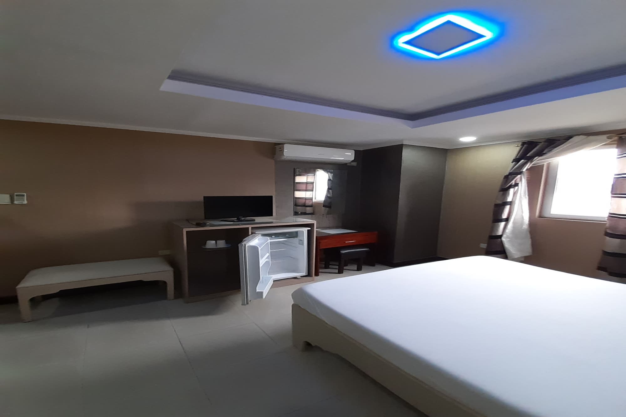 OYO 700 Pj Inn Hotel