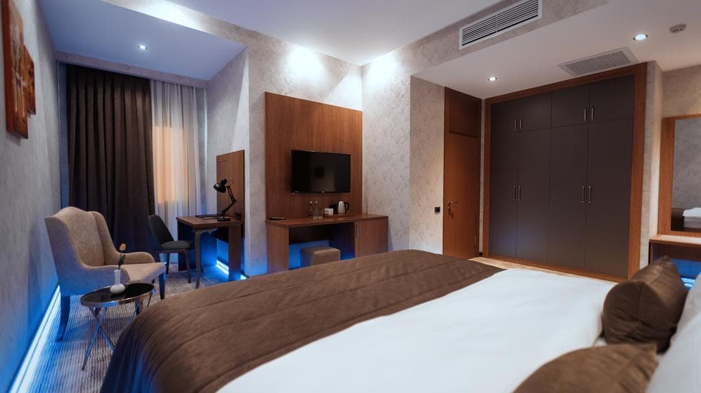 Midtown Hotel