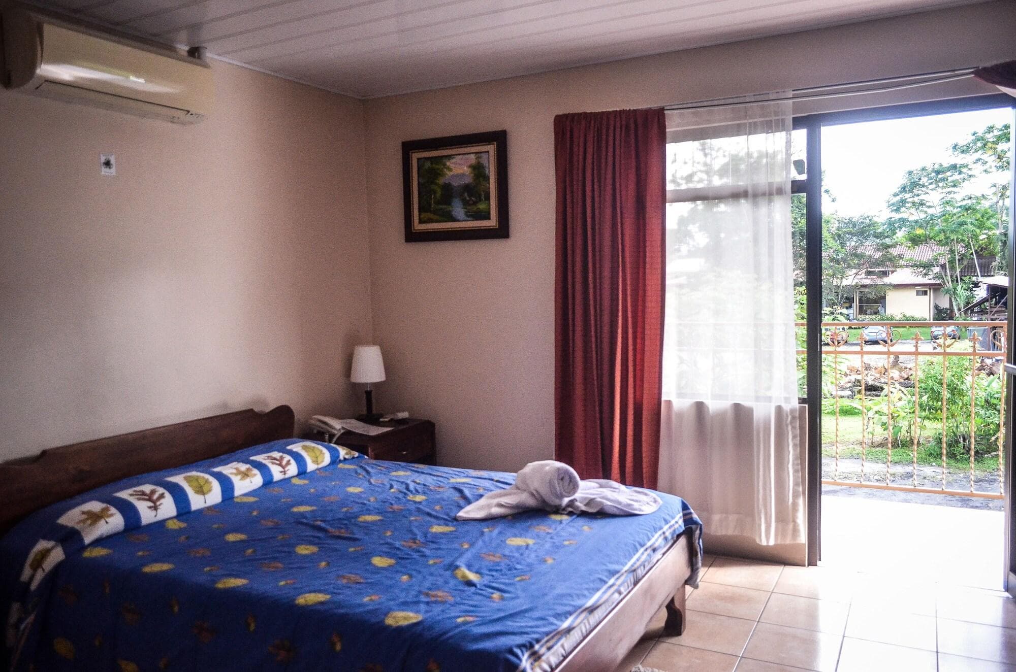 La Choza Inn