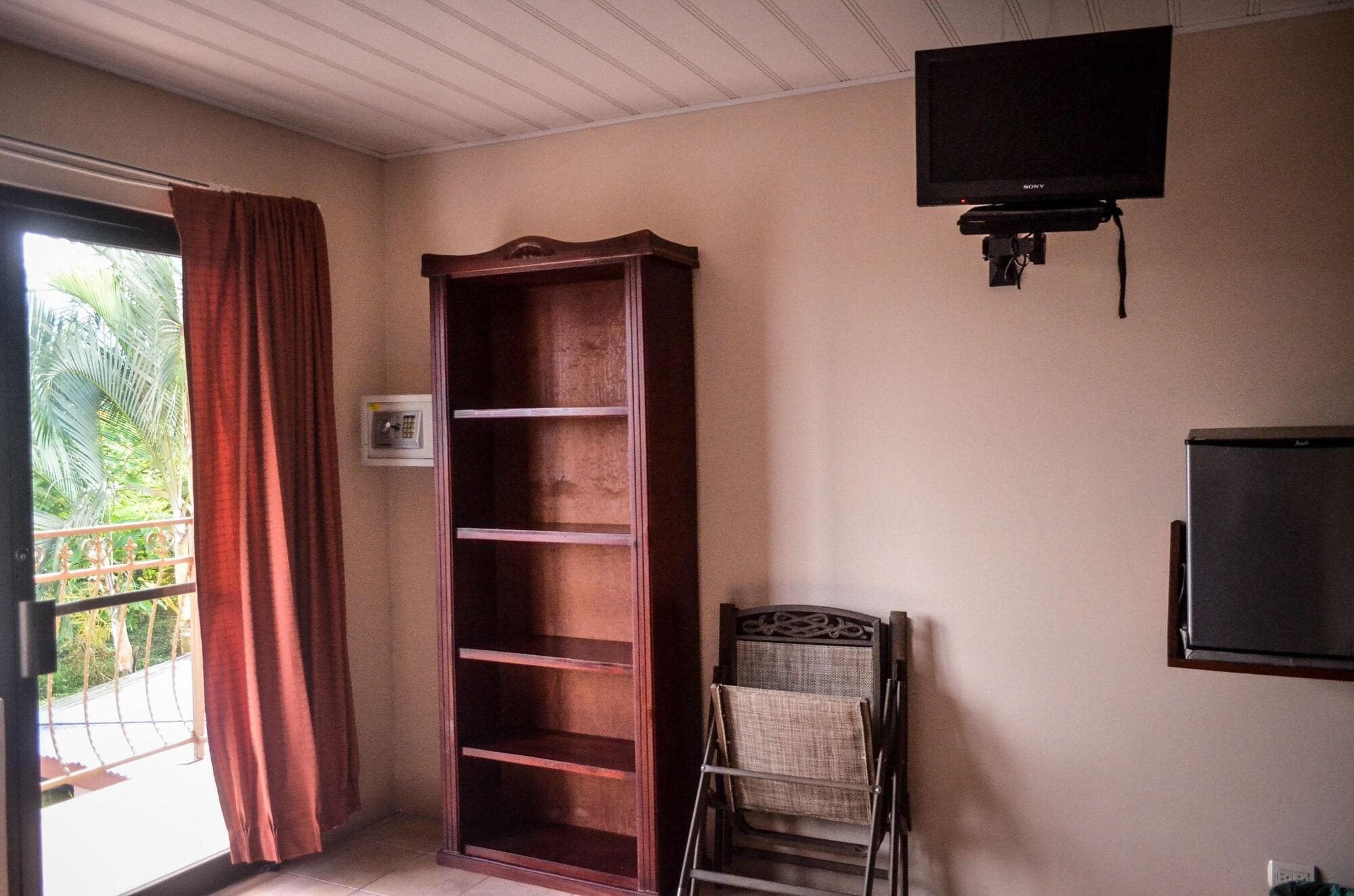La Choza Inn