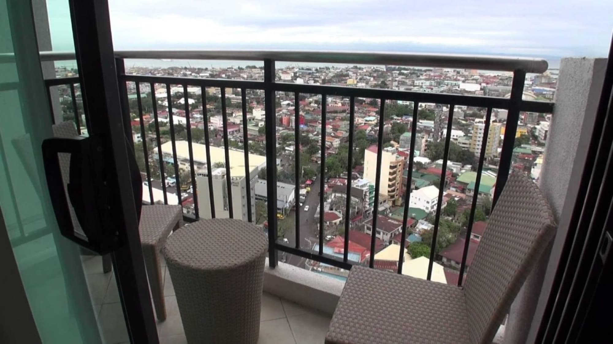 Residences in Ramos Tower by P&J