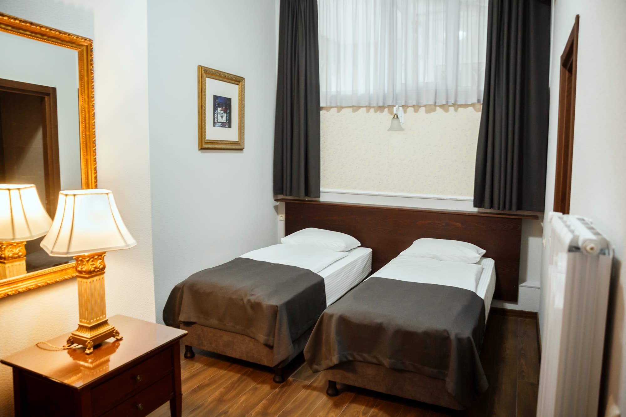 Tea for Two, General view