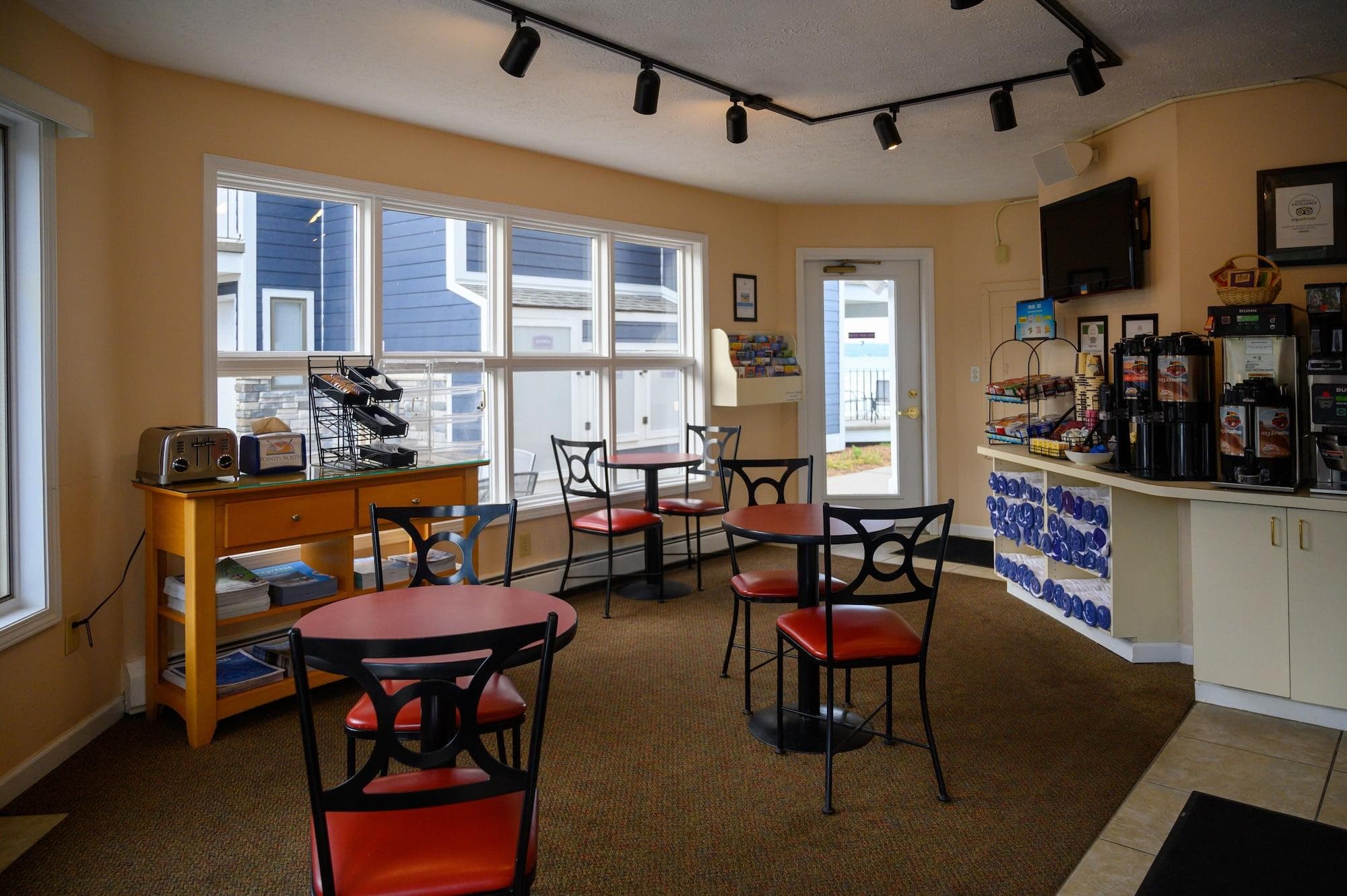 Pointes North Beachfront Hotel