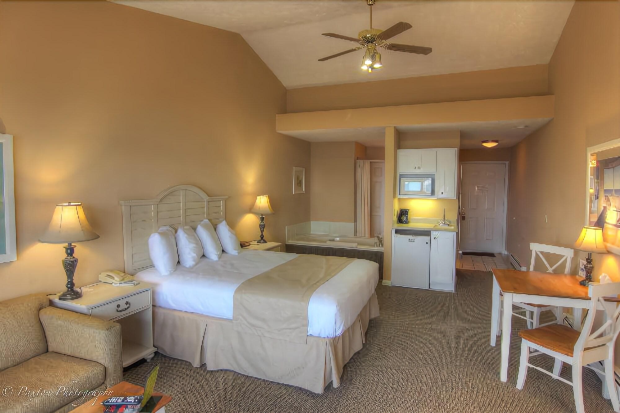 Pointes North Beachfront Hotel