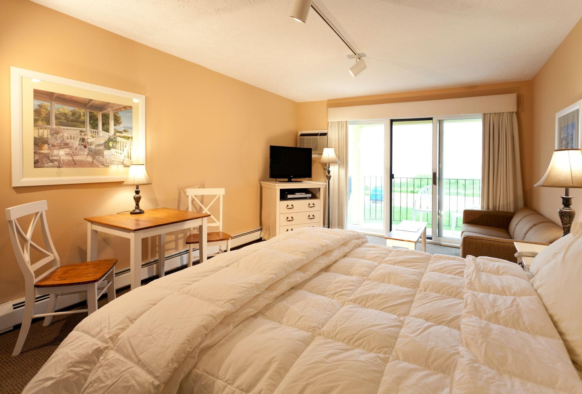 Pointes North Beachfront Hotel