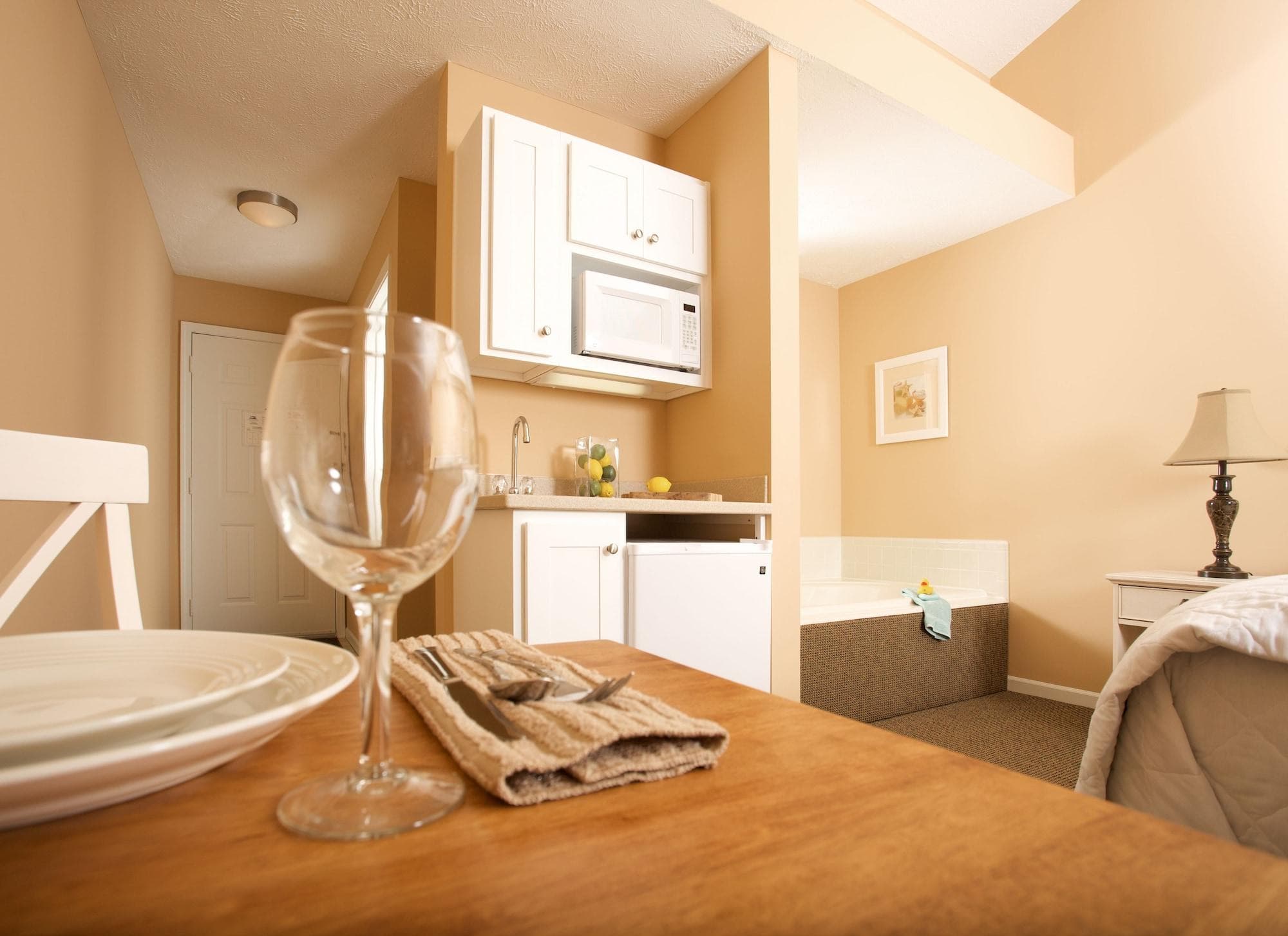 Pointes North Beachfront Hotel