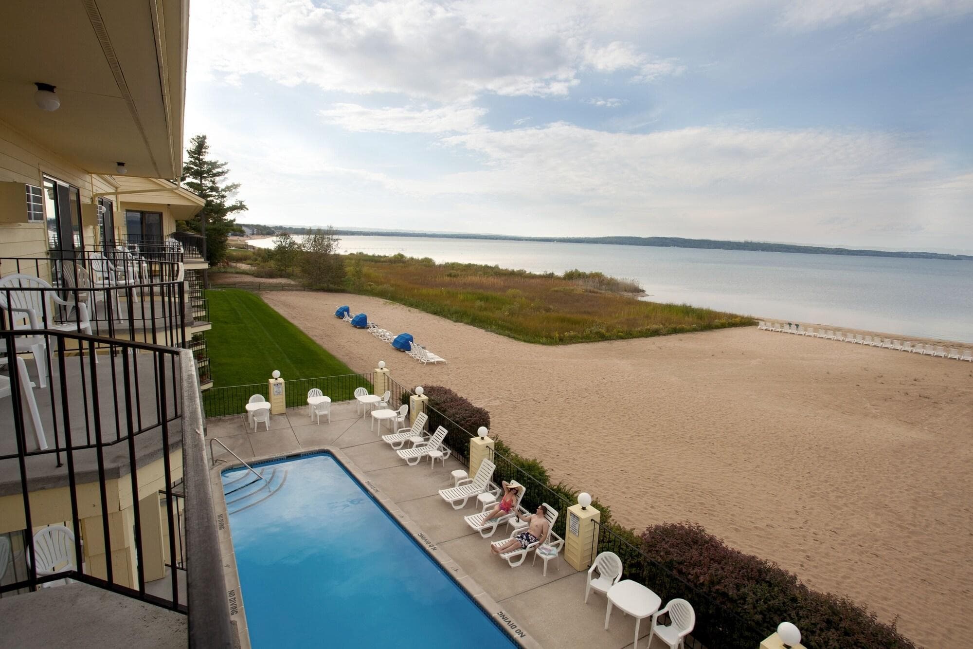 Pointes North Beachfront Hotel