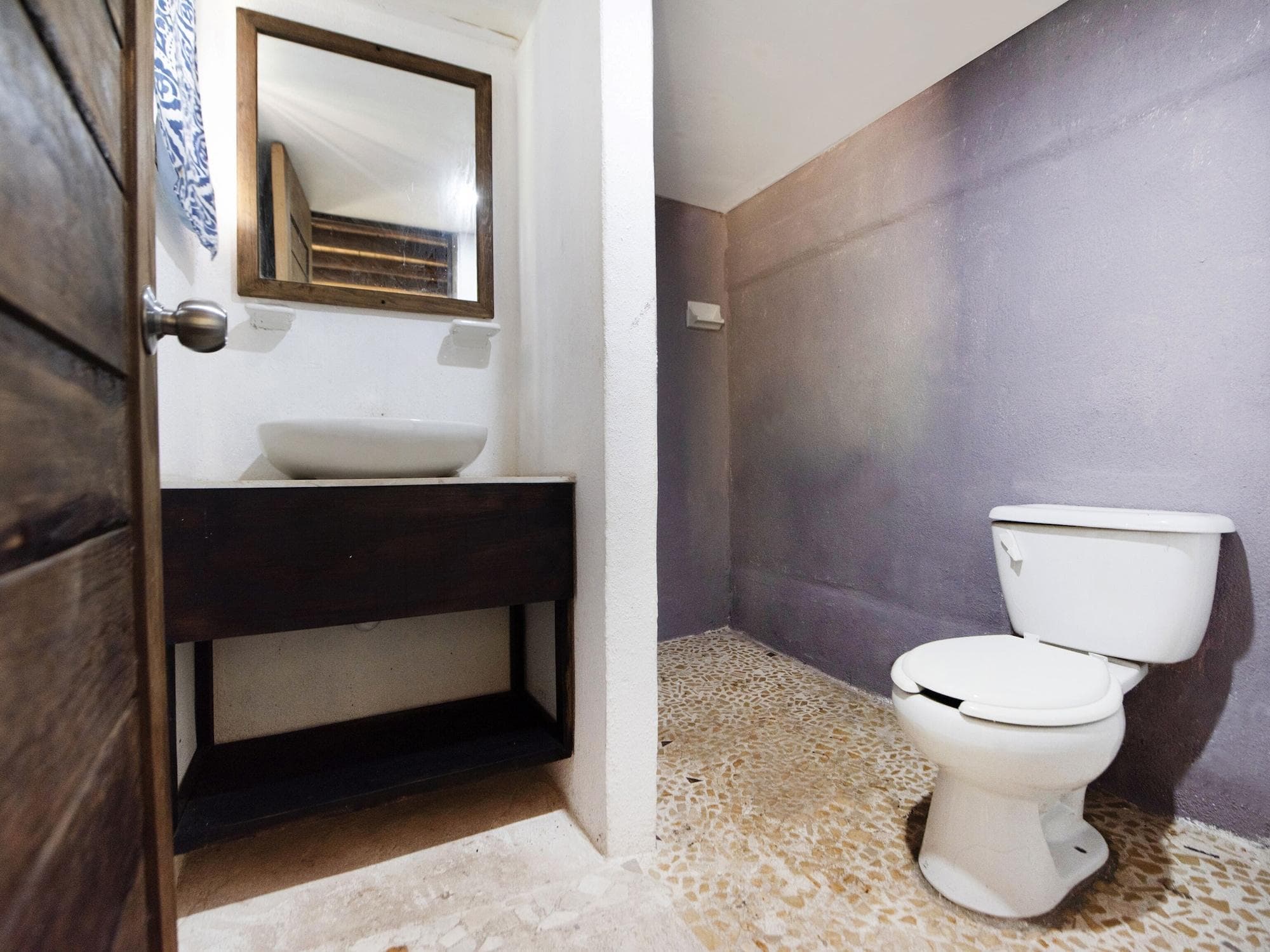 Capital O Verdemar, Room