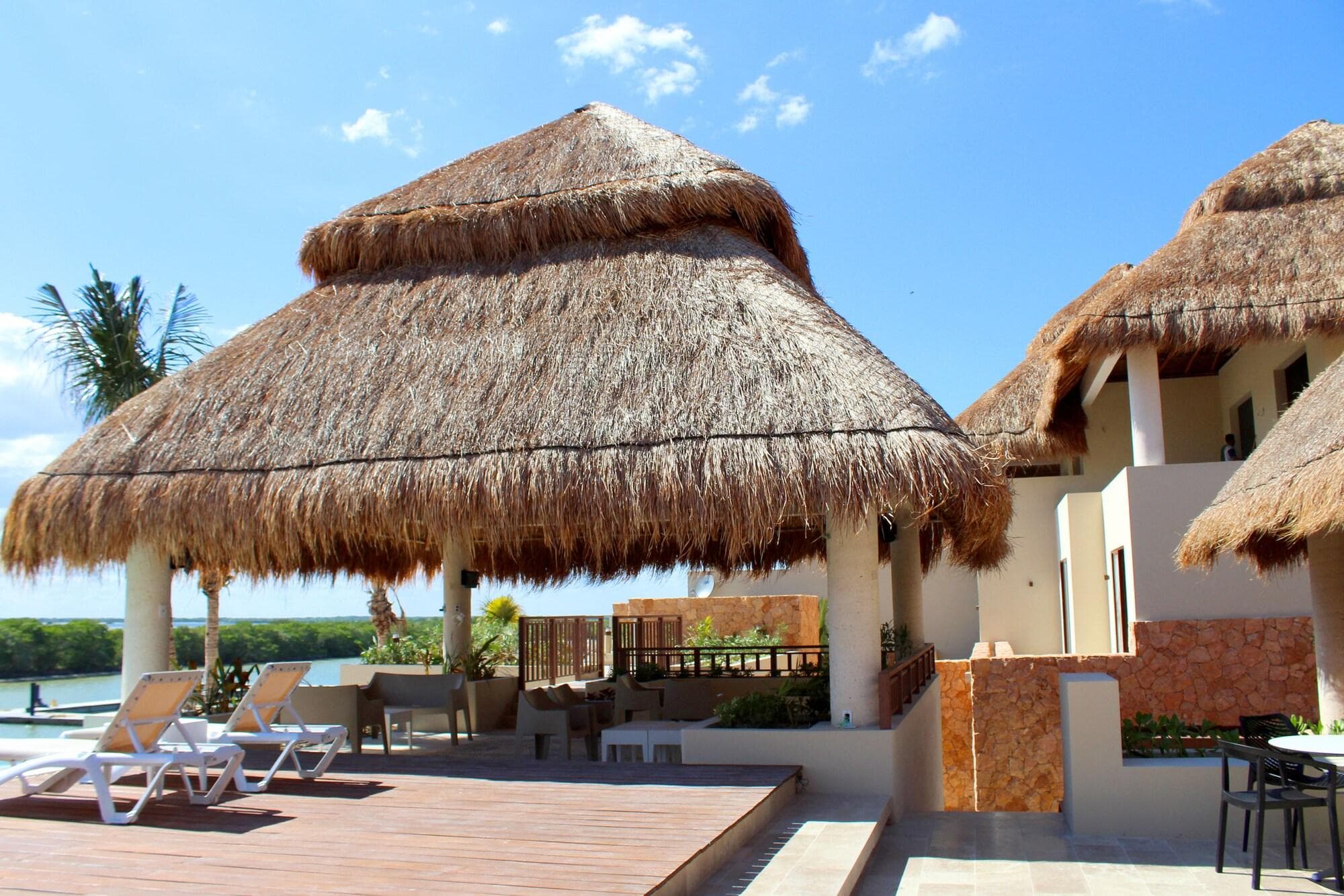 Grand Marina Hotel, Bar