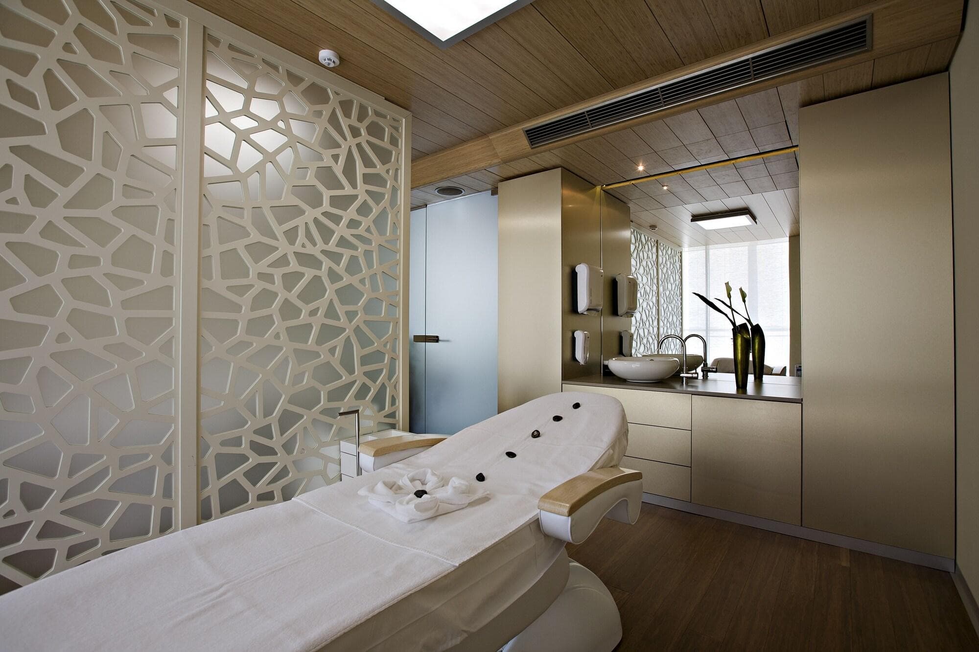 Hotel ZENA beauty & shopping center