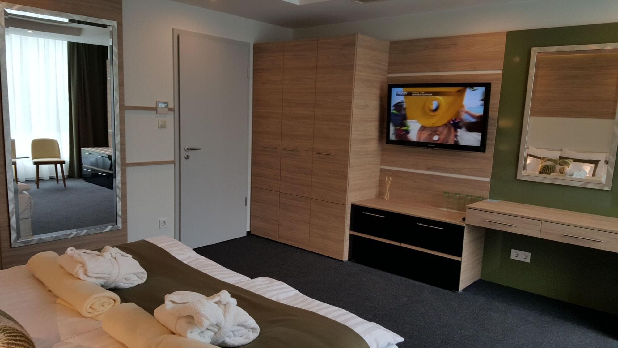 Hotel ZENA beauty & shopping center