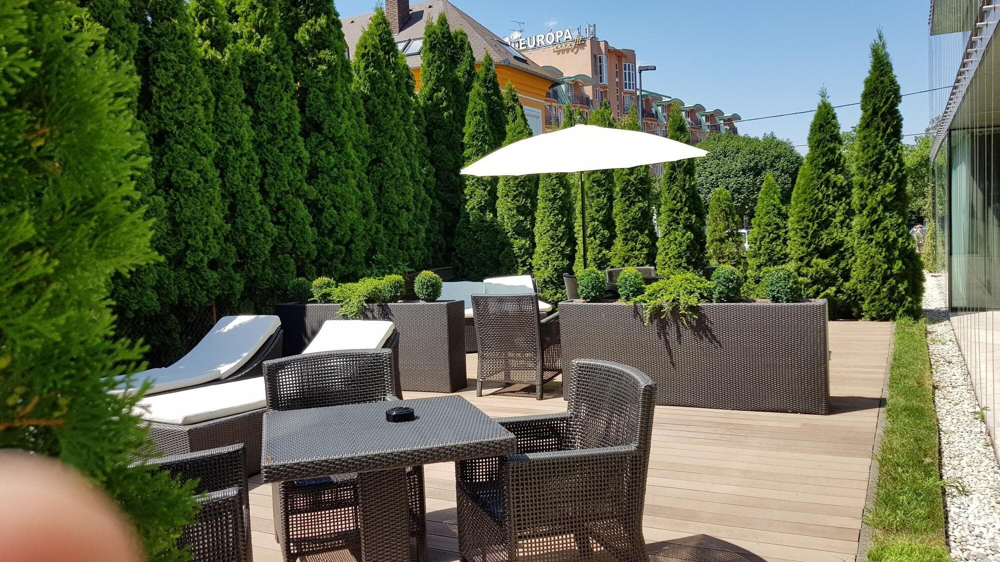Hotel ZENA beauty & shopping center