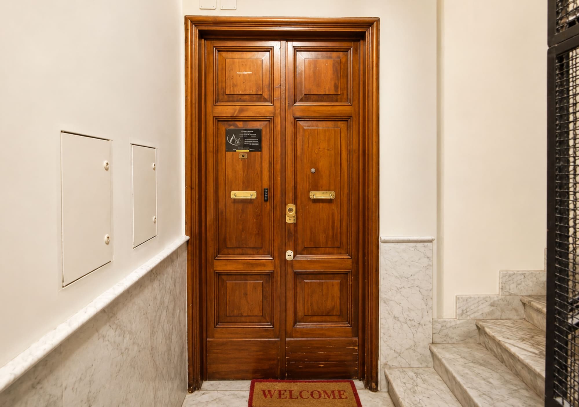 Inside Roma Rooms by DOT Suites