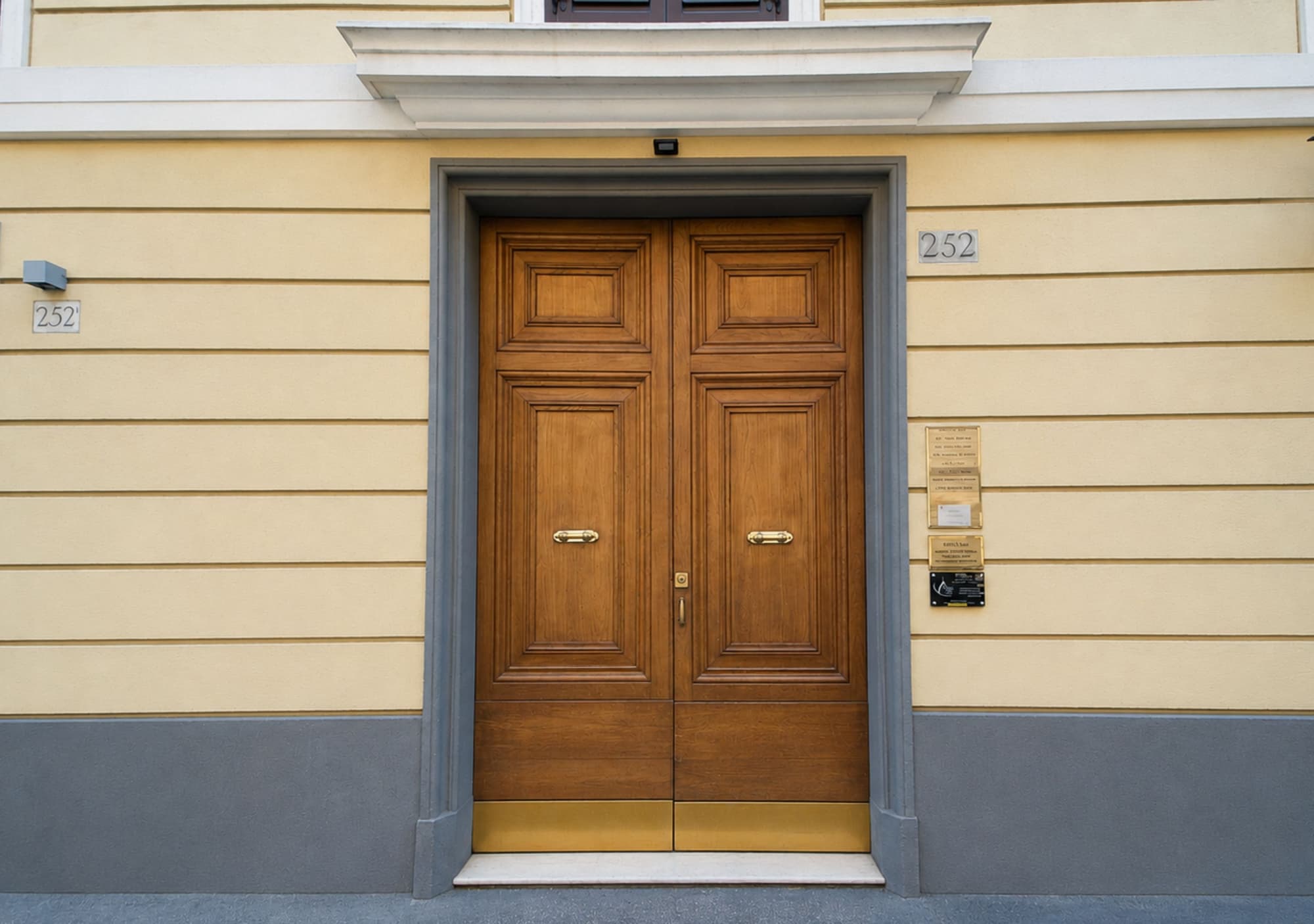 Inside Roma Rooms by DOT Suites