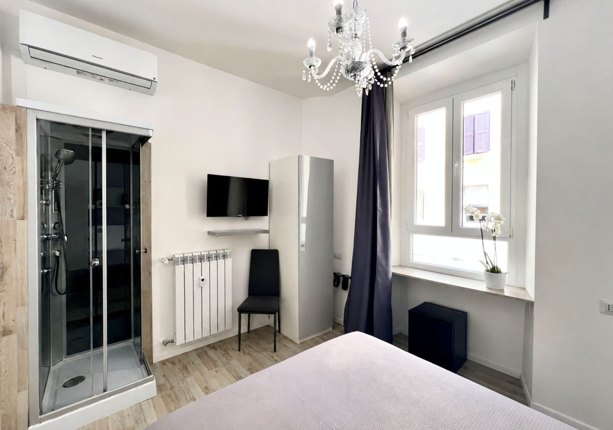 Inside Roma Rooms by DOT Suites