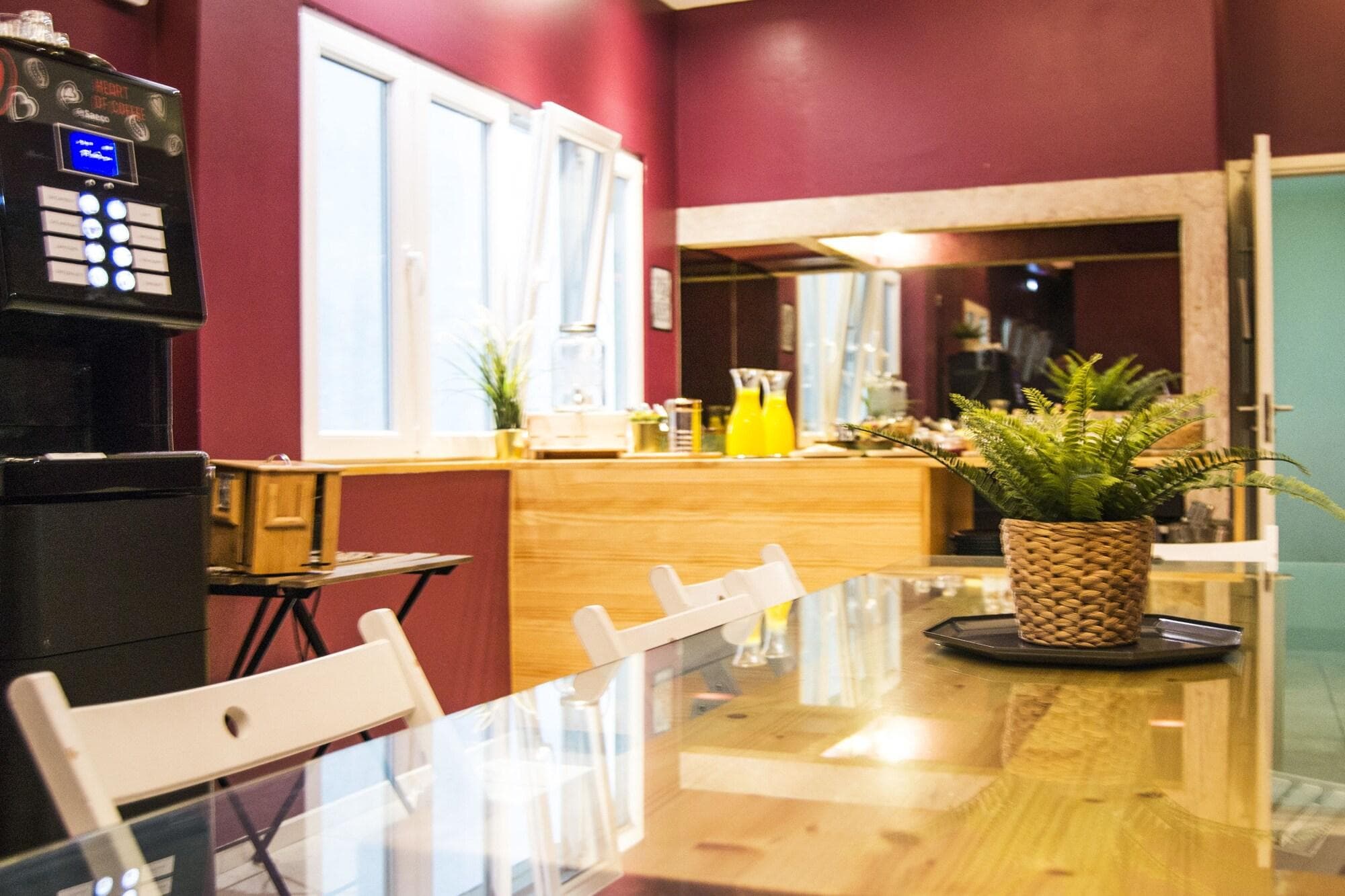 Avenue Rooms & Suites