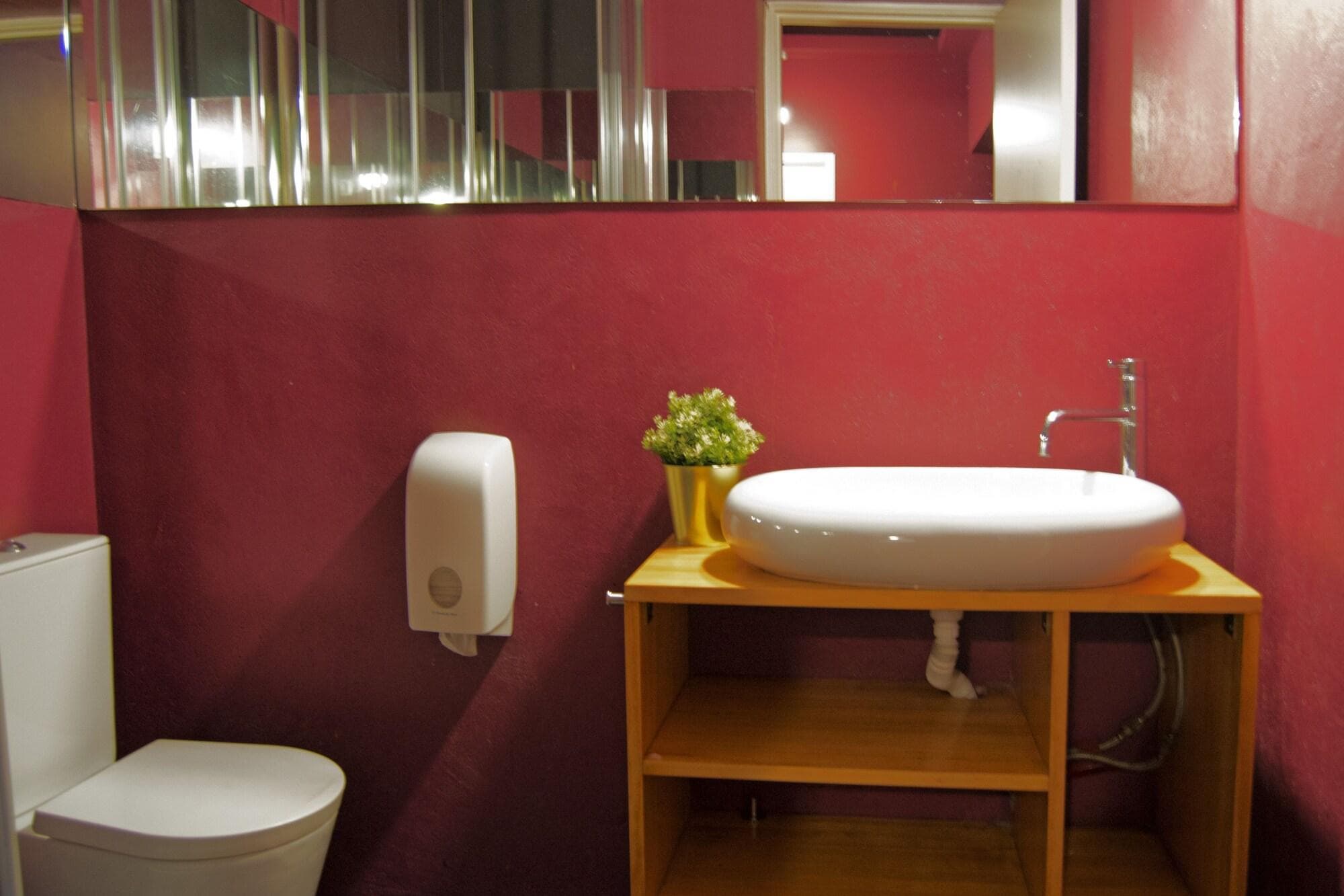 Avenue Rooms & Suites