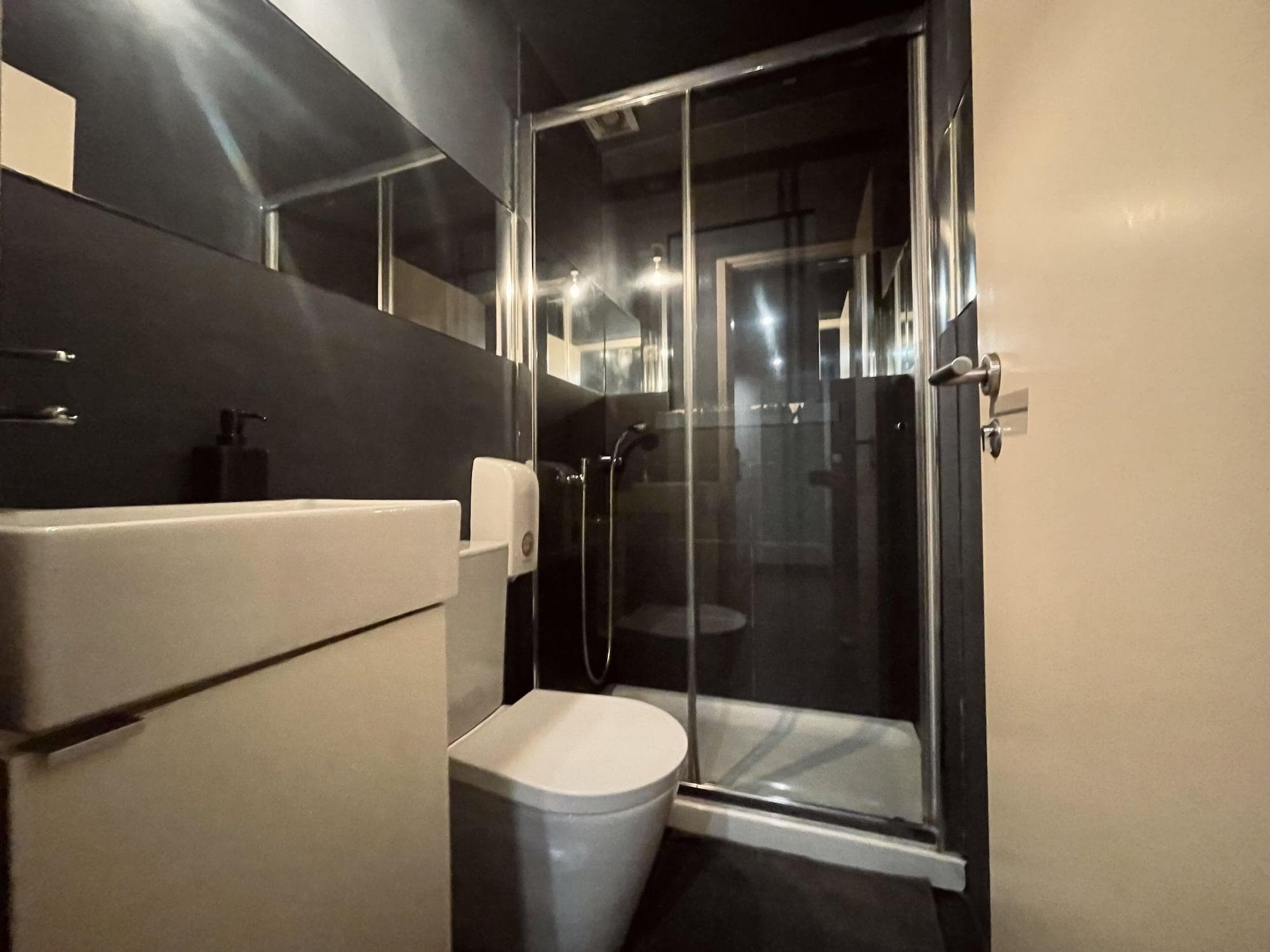 Avenue Rooms & Suites