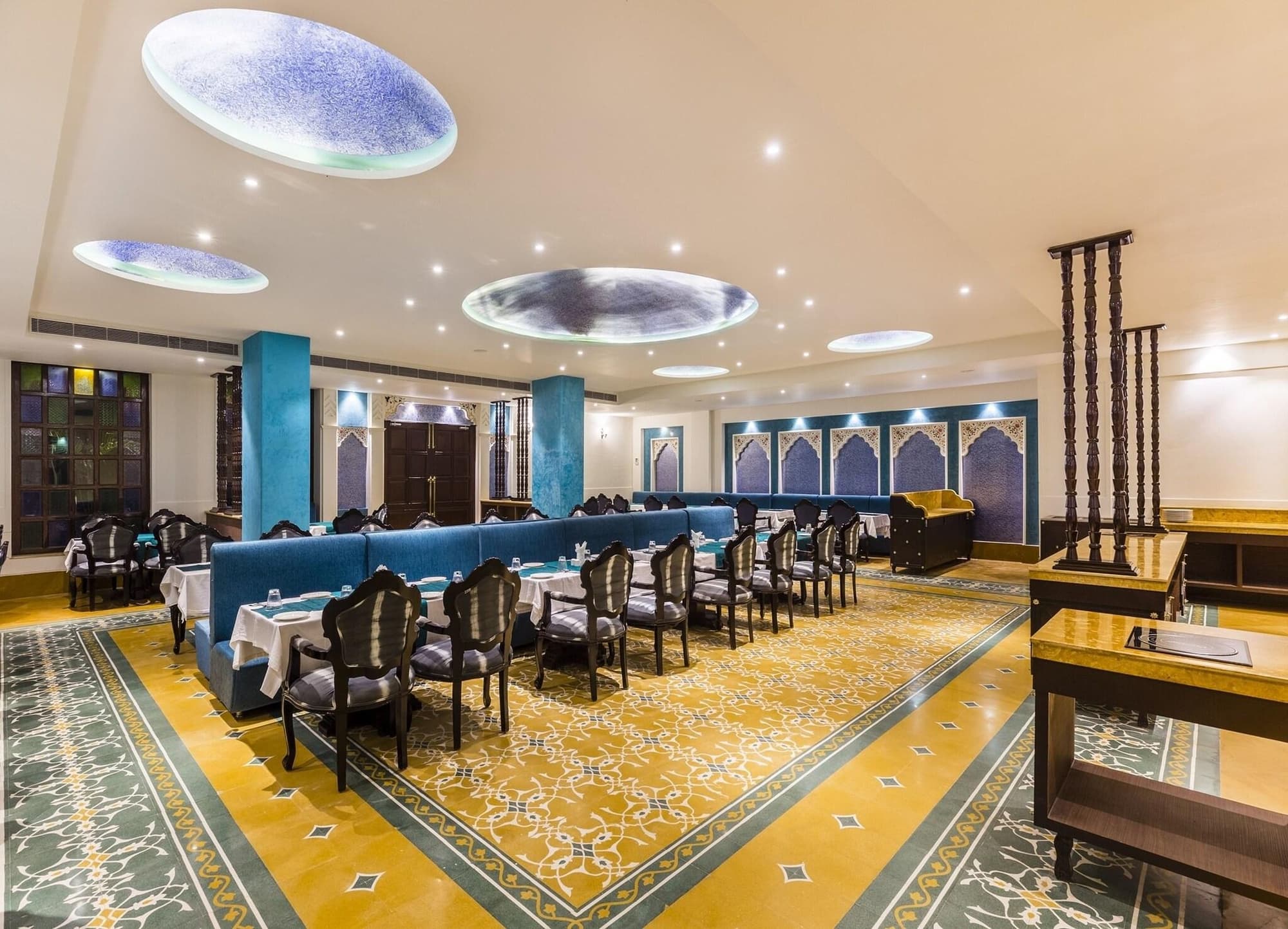 Sairafort Sarovar Portico, Restaurant