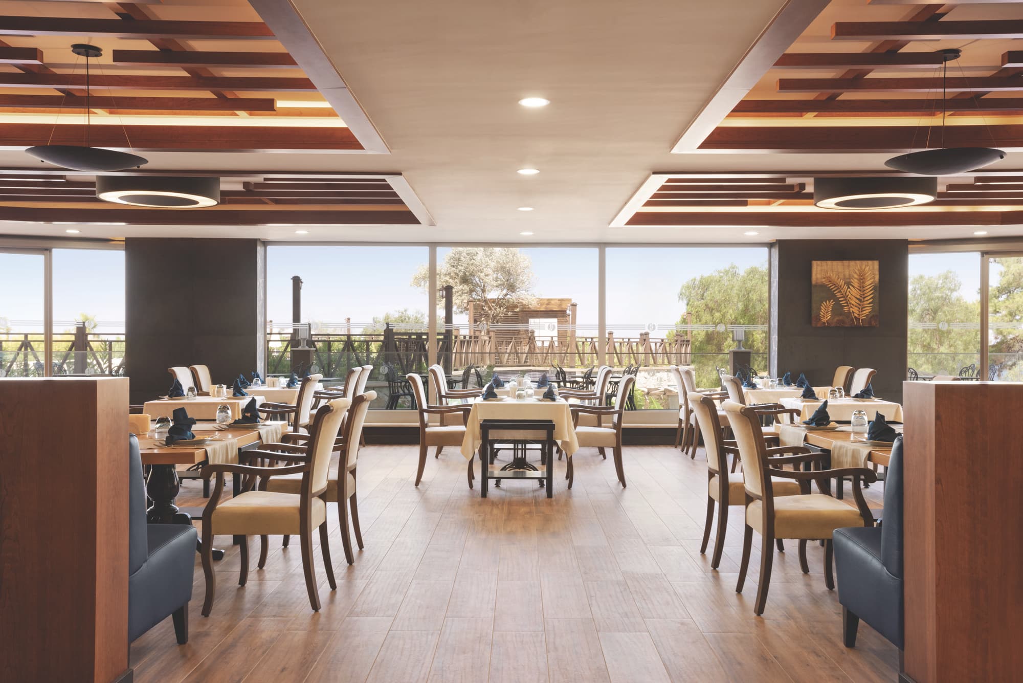 Ramada Hotel Suites(Dublicated)), Restaurant