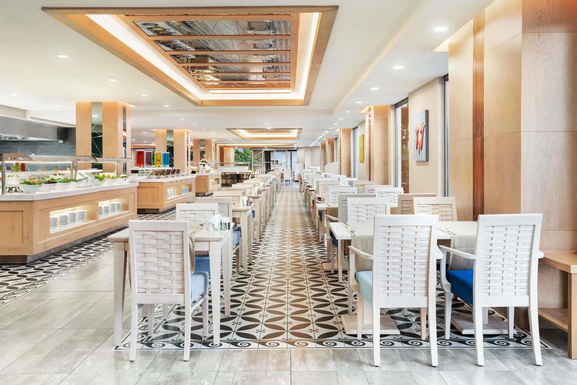 Ramada Hotel Suites(Dublicated)), Restaurant