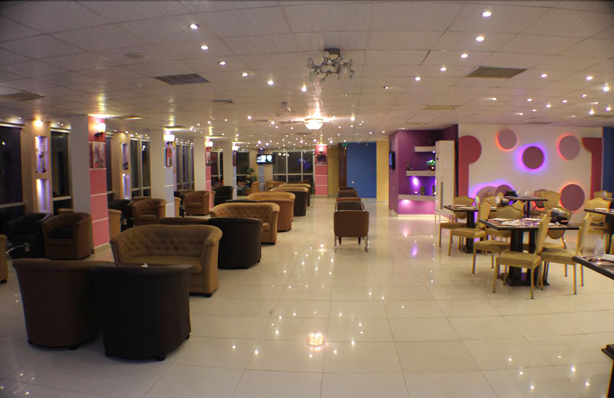 Seven Days Hotel, Restaurant