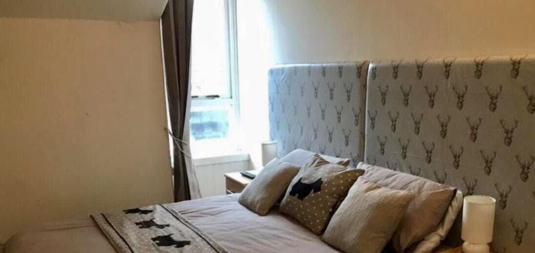 Harbour Bridge, Room