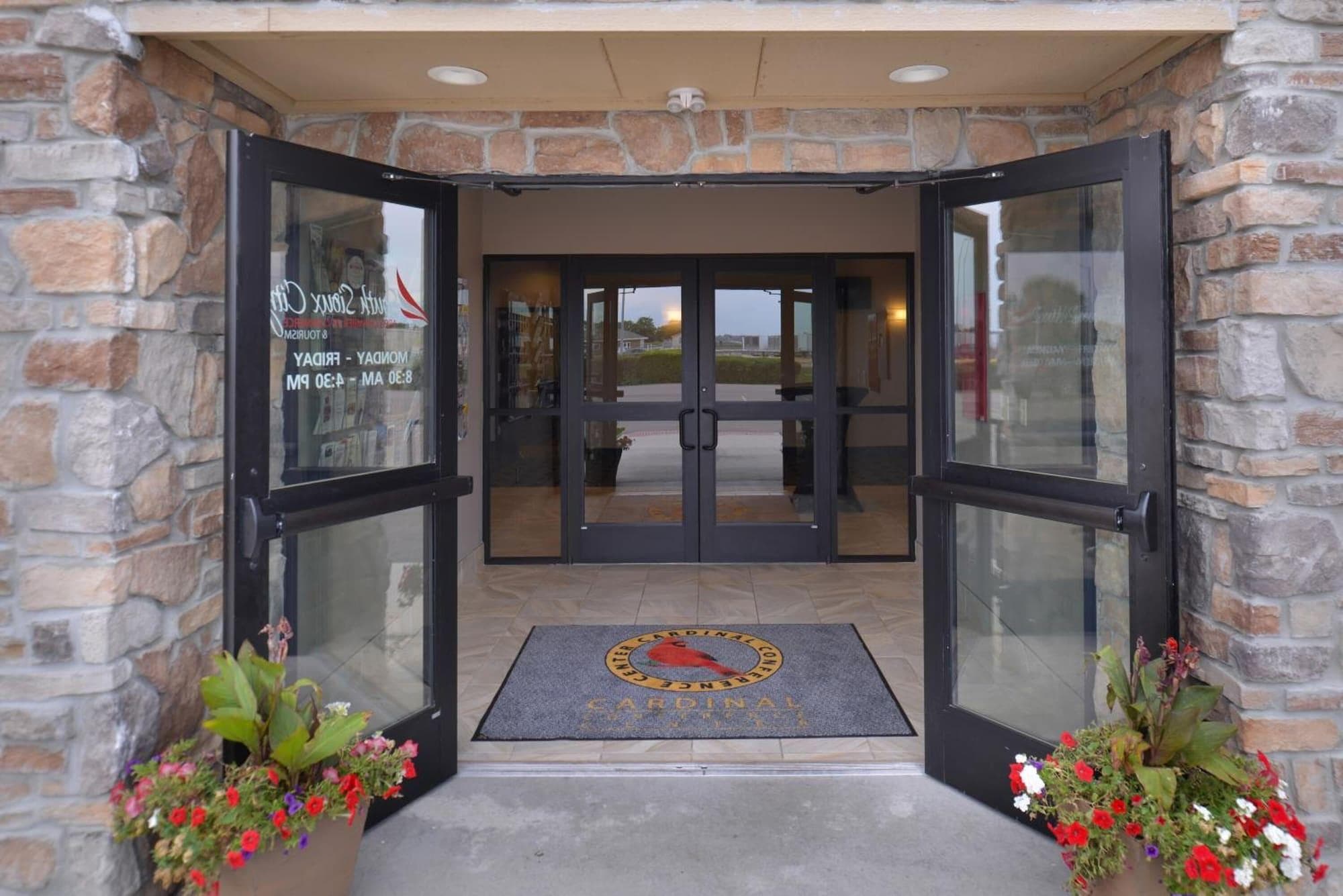 Cottonwood Inn And Conference Center