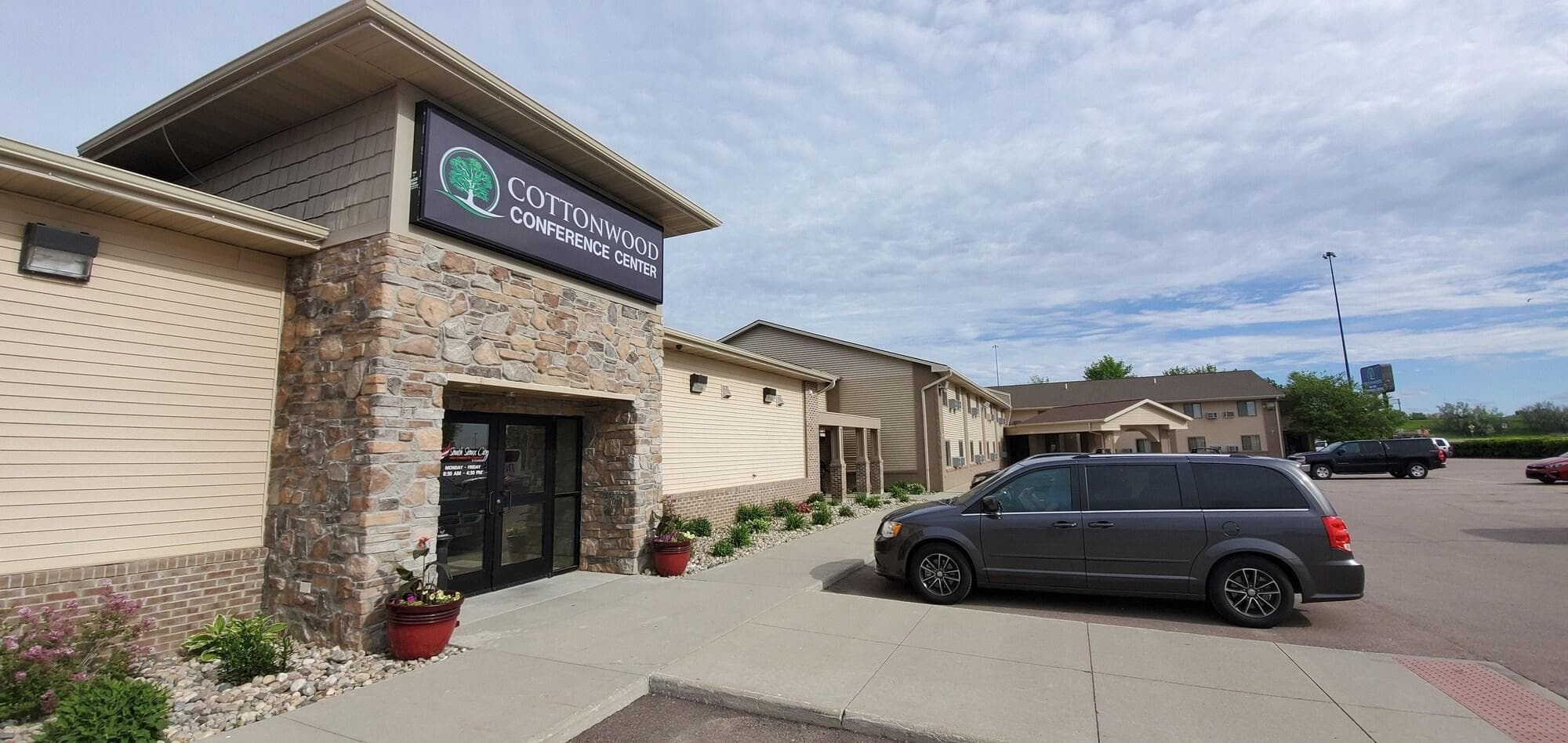 Cottonwood Inn And Conference Center