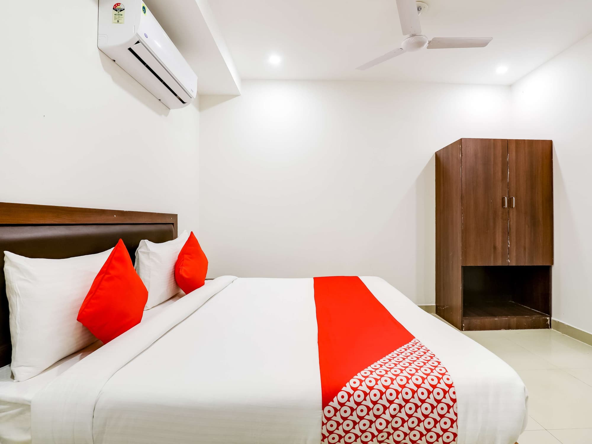 OYO KEY ROOMS TILAK NAGAR