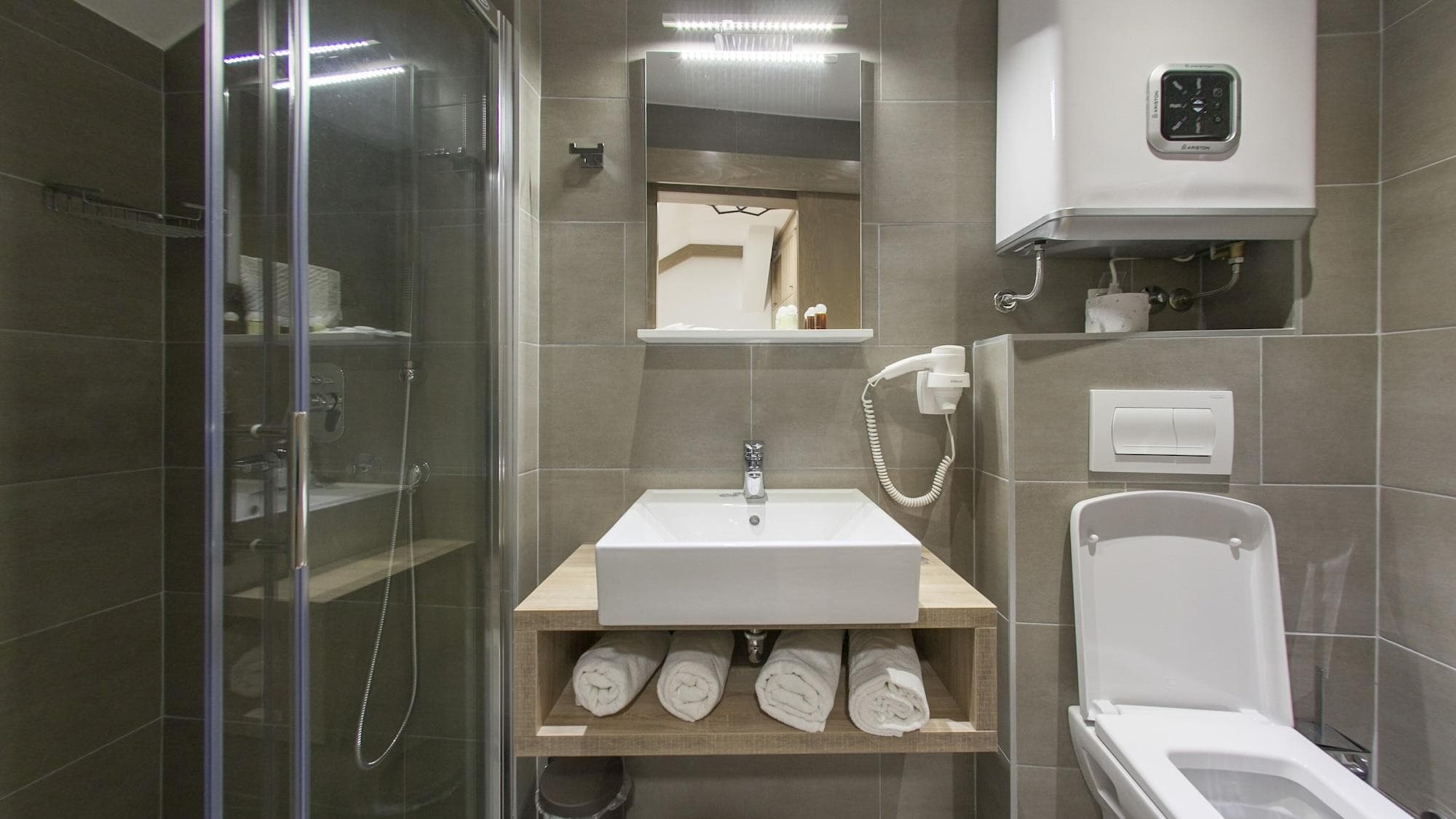 Hotel Emen