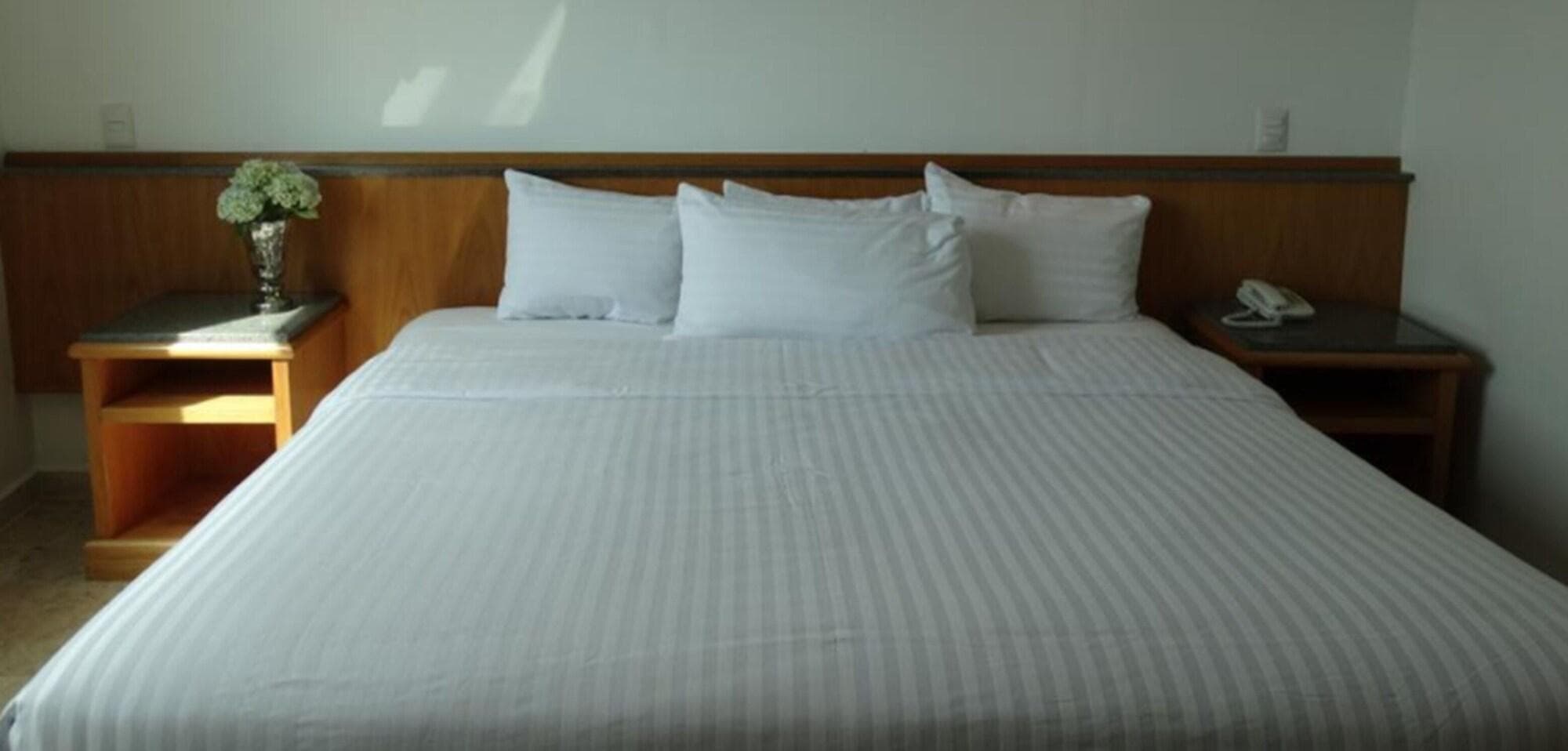 HOTEL AMBERES DE QUERETARO