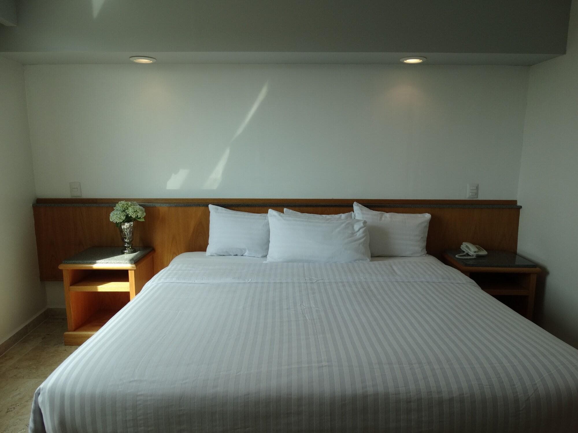 HOTEL AMBERES DE QUERETARO