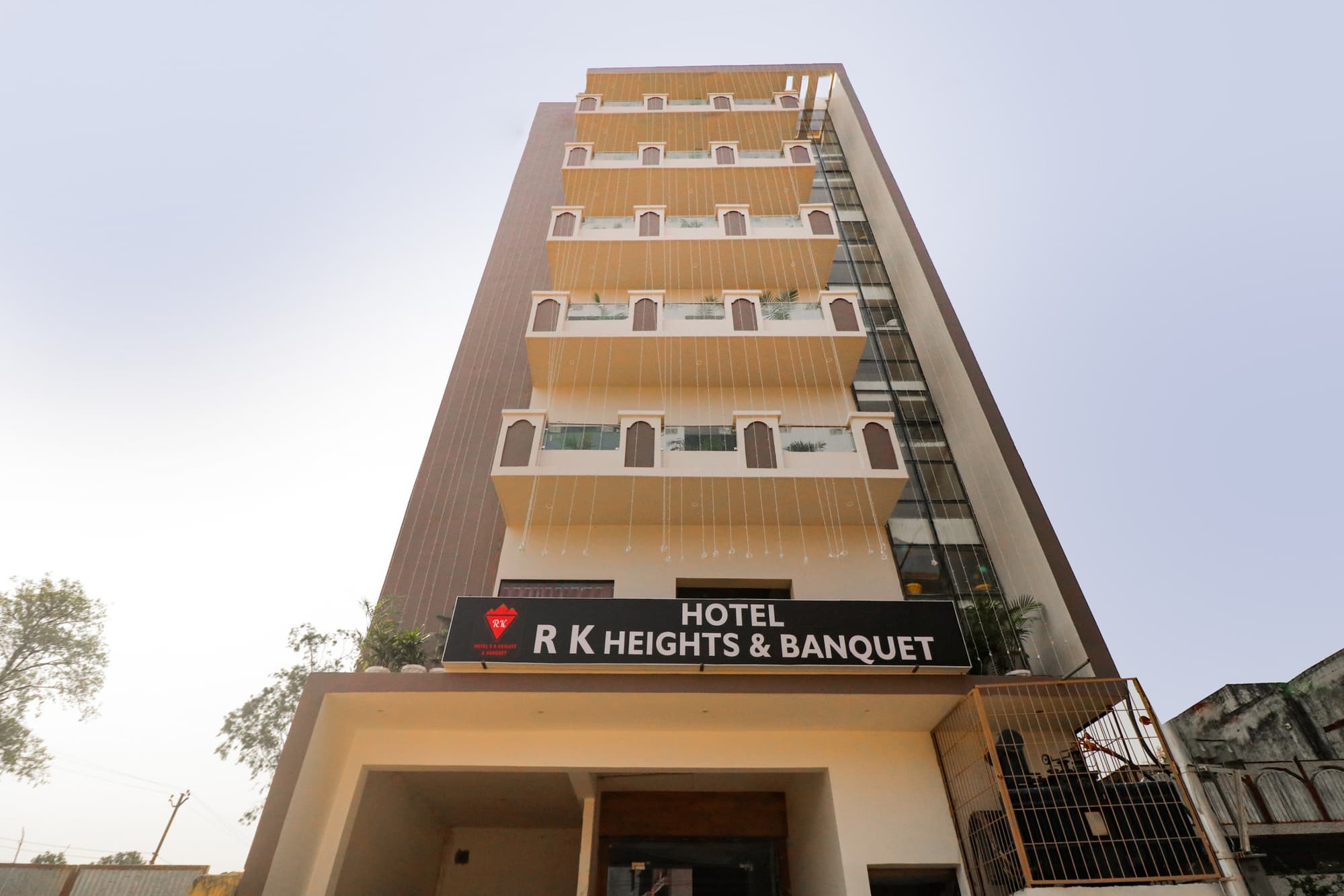 Collection O 76042 Hotel Rk Heights And Banquets