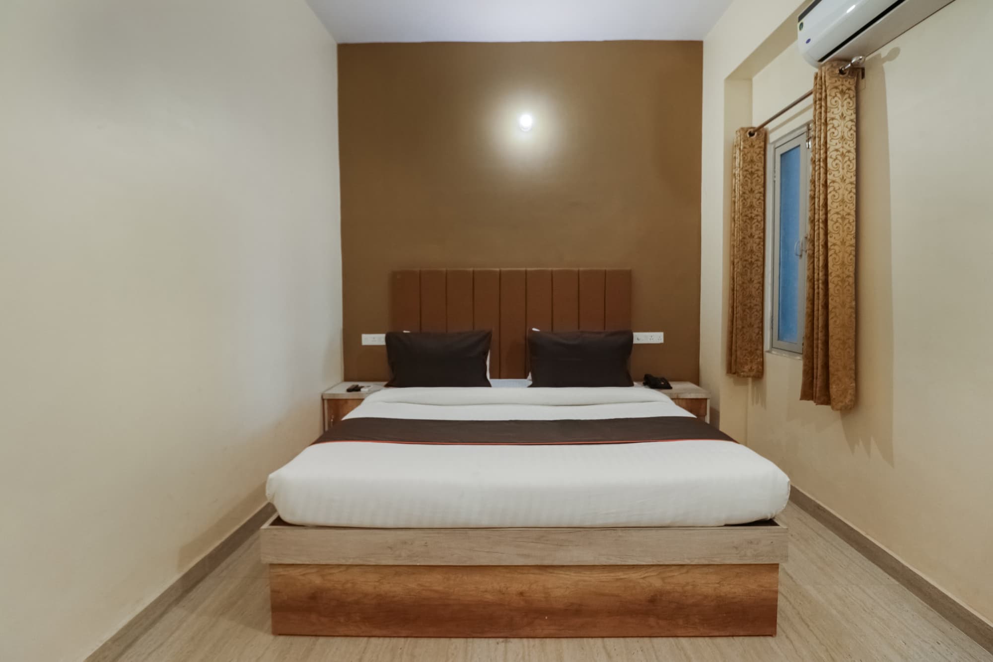 Collection O 76042 Hotel Rk Heights And Banquets